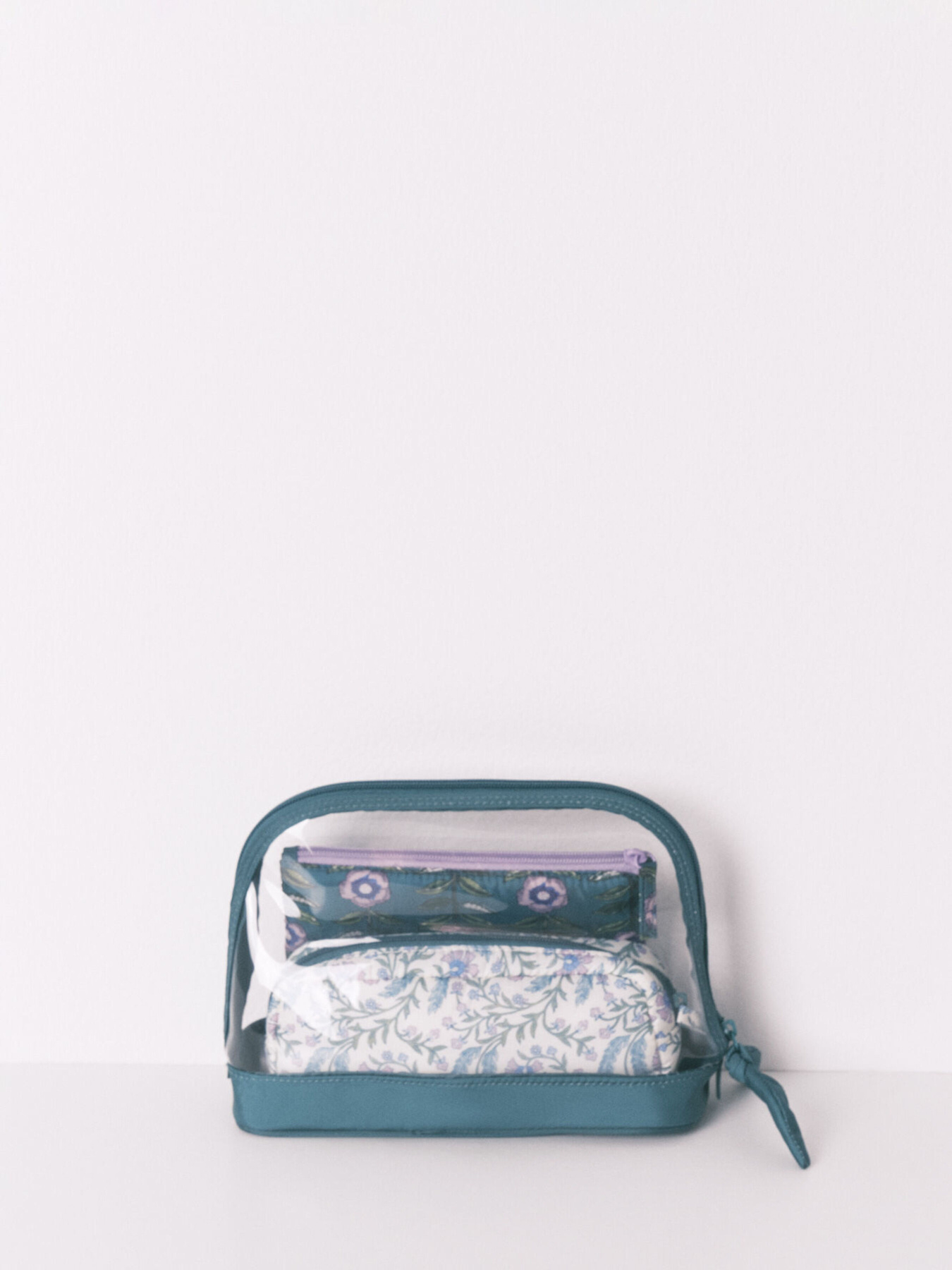 Набір з 3 косметичок із зеленим принтом Women'secret модель 4842957-29 Фото