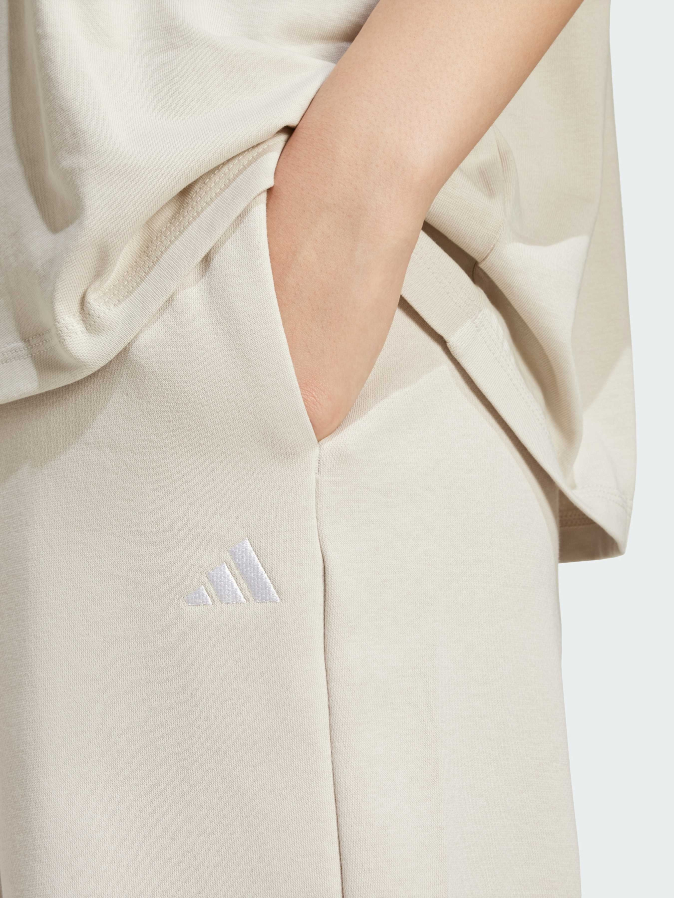 Повседневные штаны Adidas модель JC5922 Повседневные штаны Adidas модель JC5922 Фото