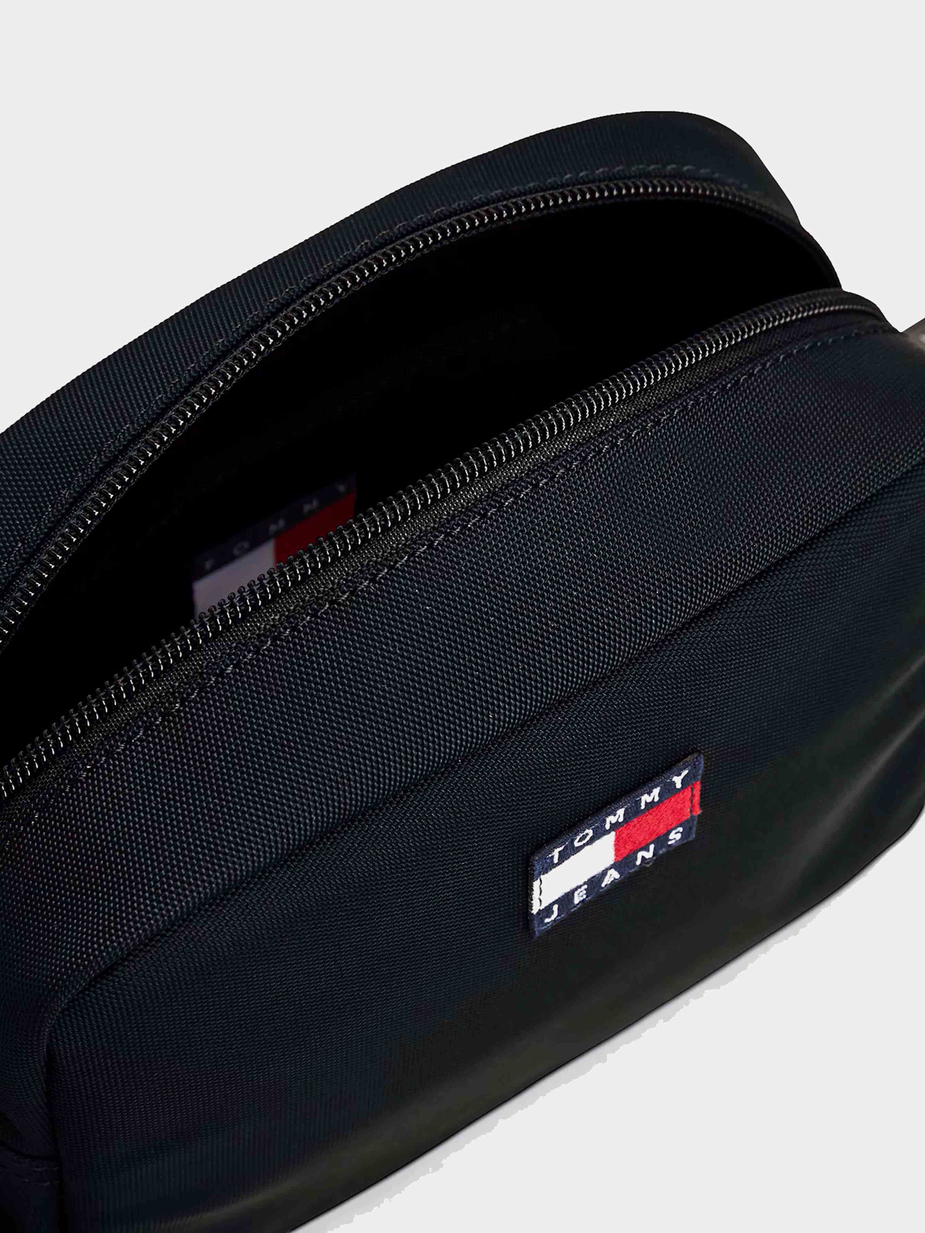 Сумки Tommy Hilfiger модель AW0AW17286-BDS Фото
