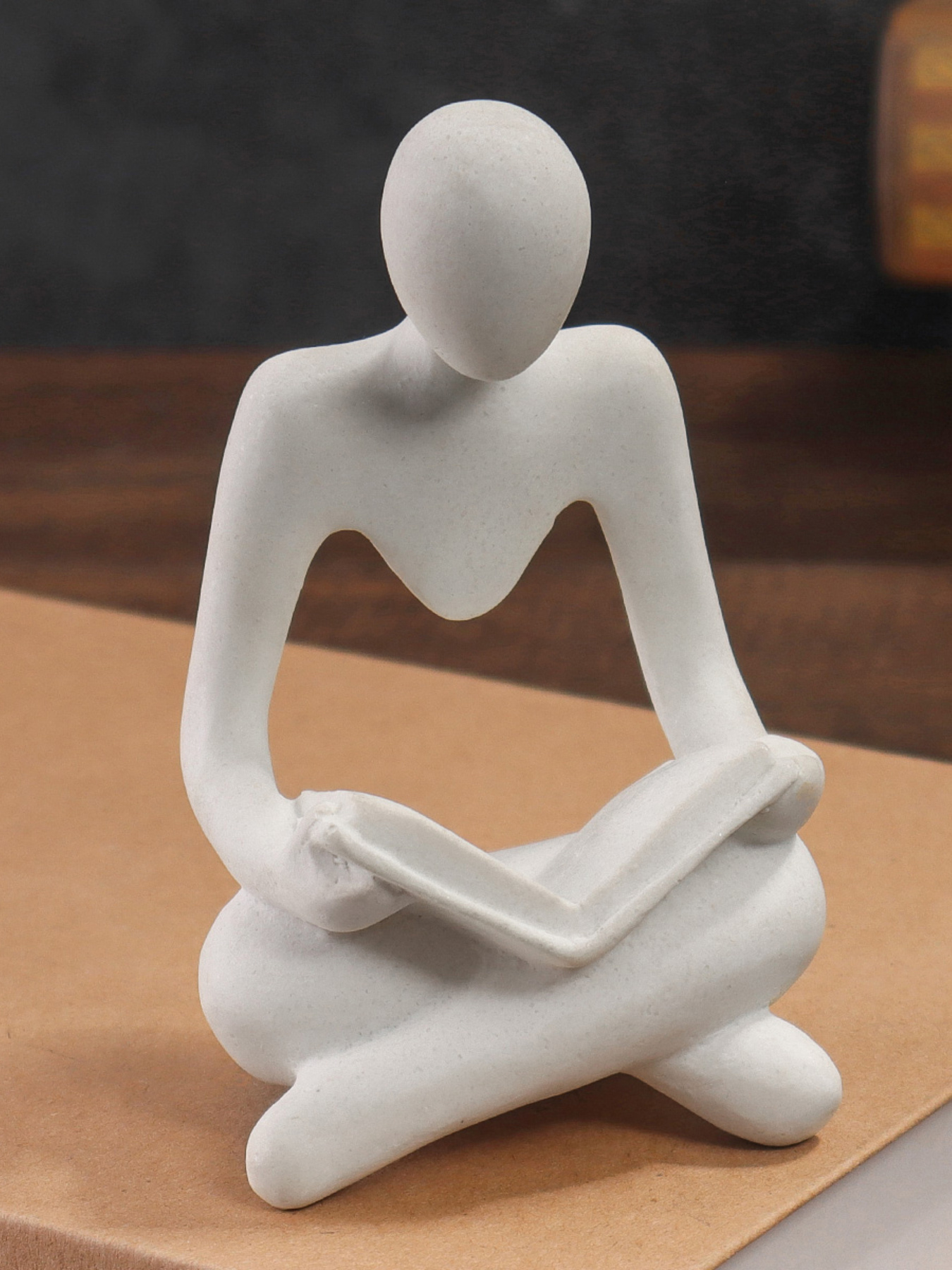 Статуэтка "Мыслитель с книгой" белая MBM MY HOME модель DH-ST-23 WHITE Фото