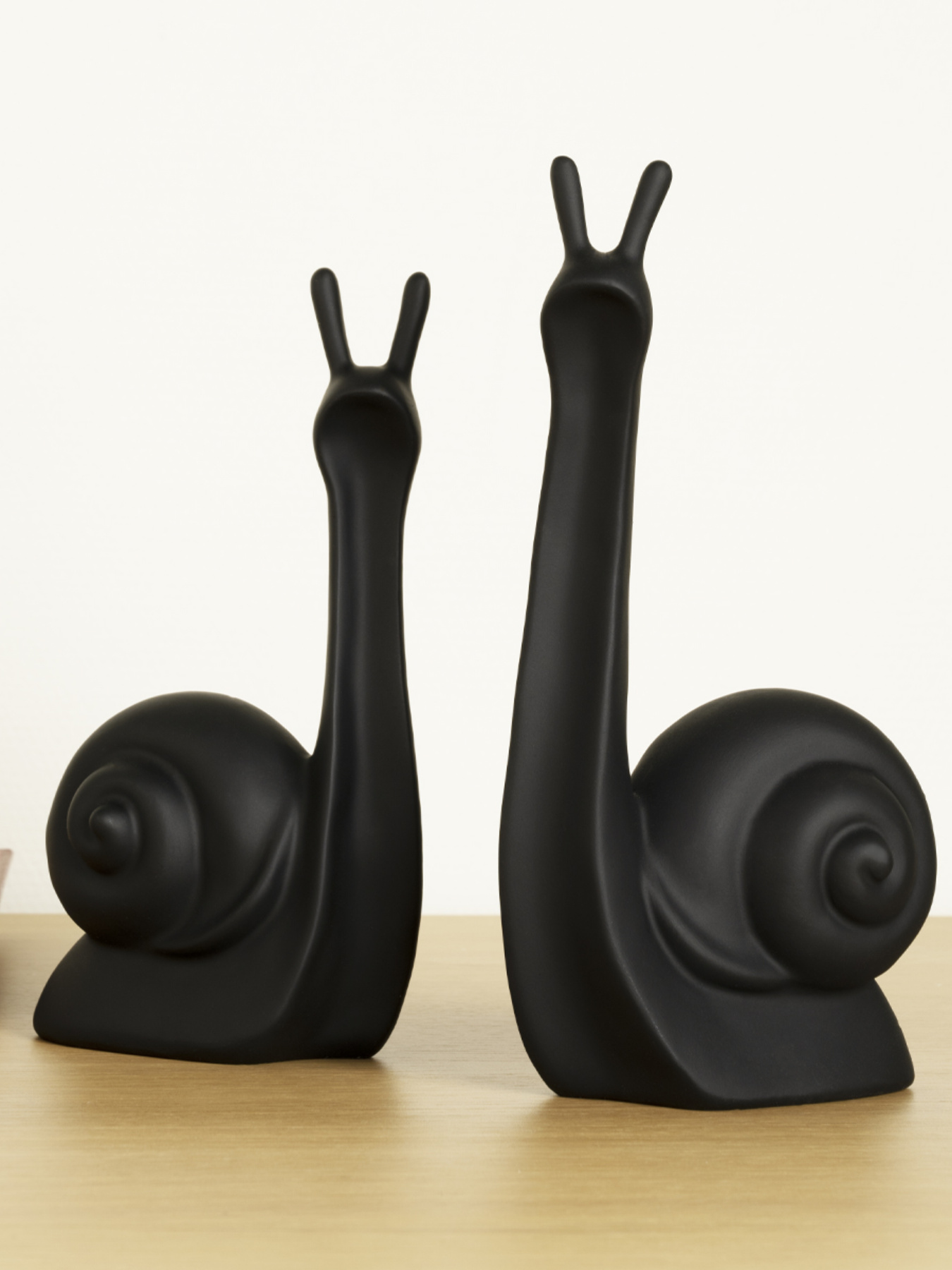 Статуэтка "Улитка" черная MBM MY HOME модель DH-ST-24 BLACK Фото