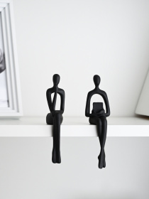 Статуэтка "Человек с книгой" черная MBM MY HOME модель DH-ST-26 BLACK Фото