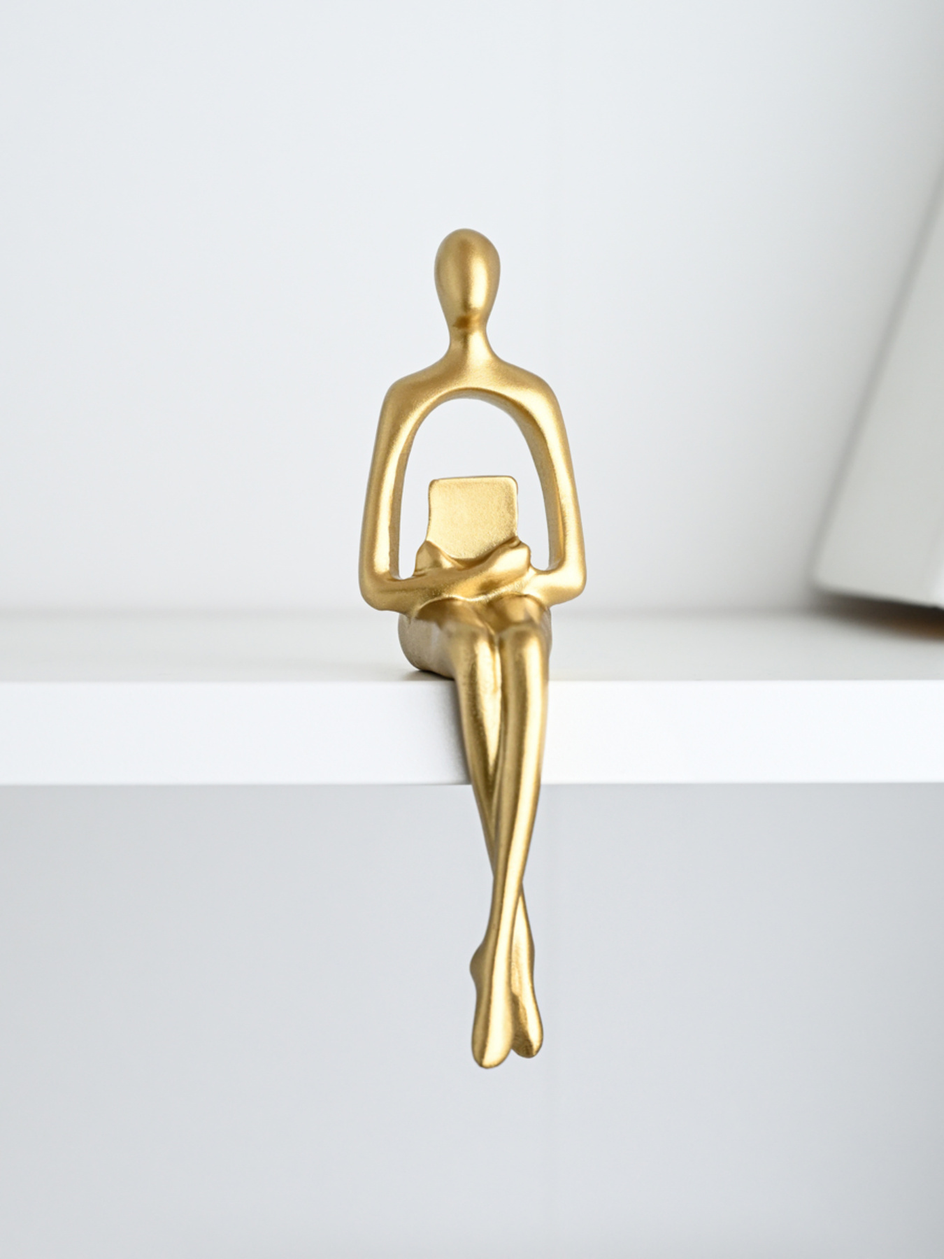 Статуетка "Людина з книгою" золота MBM HOME модель DH-ST-26 GOLD Фото