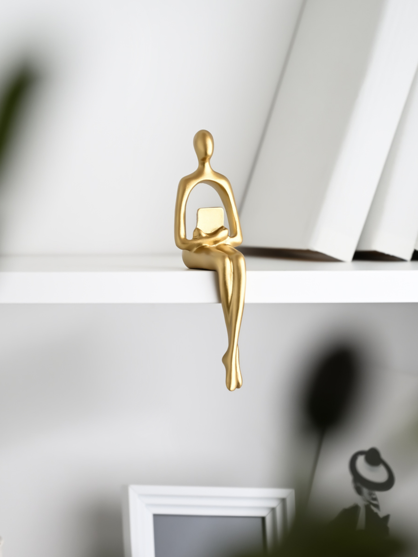 Статуетка "Людина з книгою" золота MBM HOME модель DH-ST-26 GOLD Фото