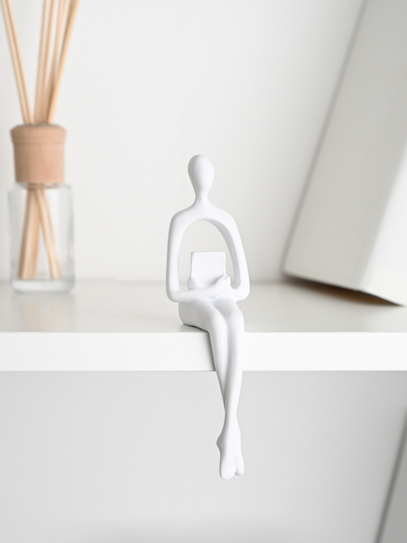 Статуэтка "Человек с книгой" белая MBM MY HOME модель DH-ST-26 WHITE Фото