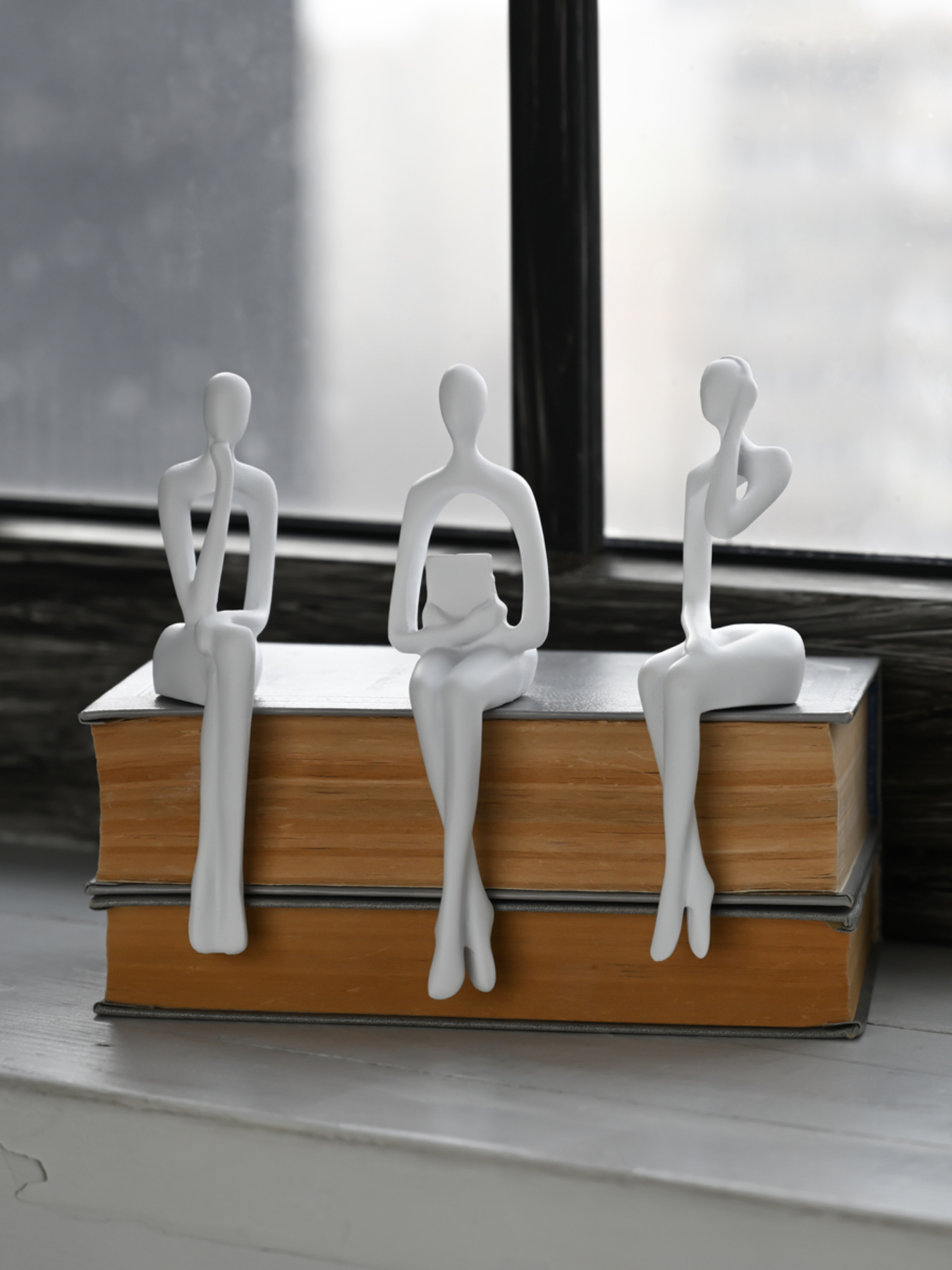 Статуетка "Людина з книгою" біла MBM HOME модель DH-ST-26 WHITE Фото