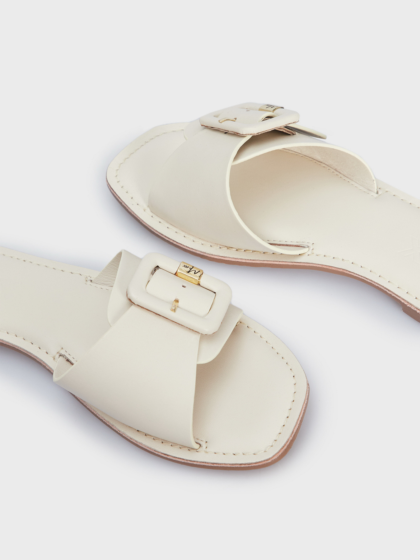 Шлёпанцы MEXX модель MXSY007901W Шлёпанцы MEXX модель MXSY007901W Фото