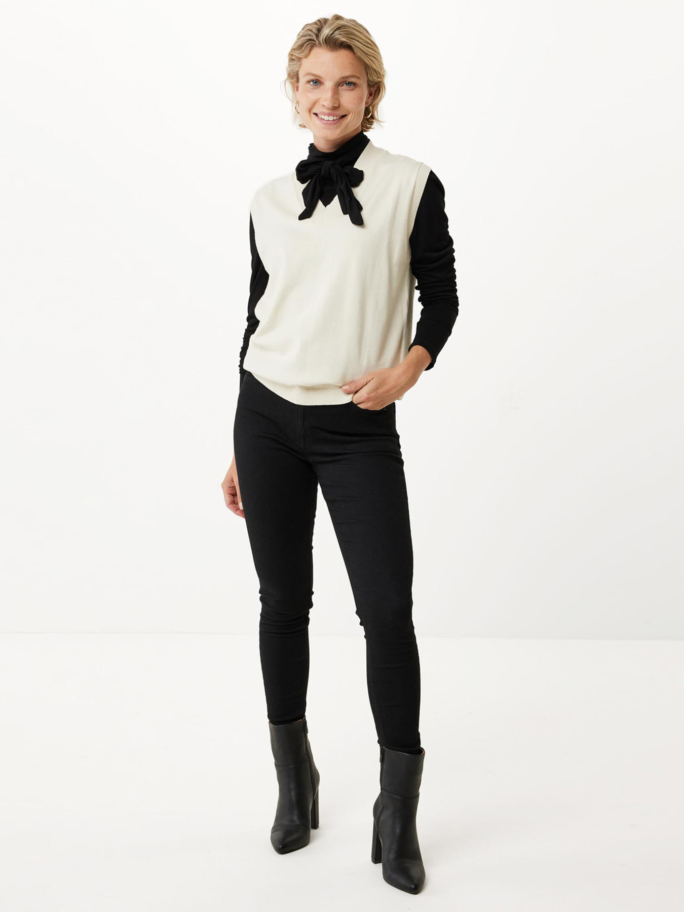 Жилет модель NL0920026W Жилет модель NL0920026W Фото