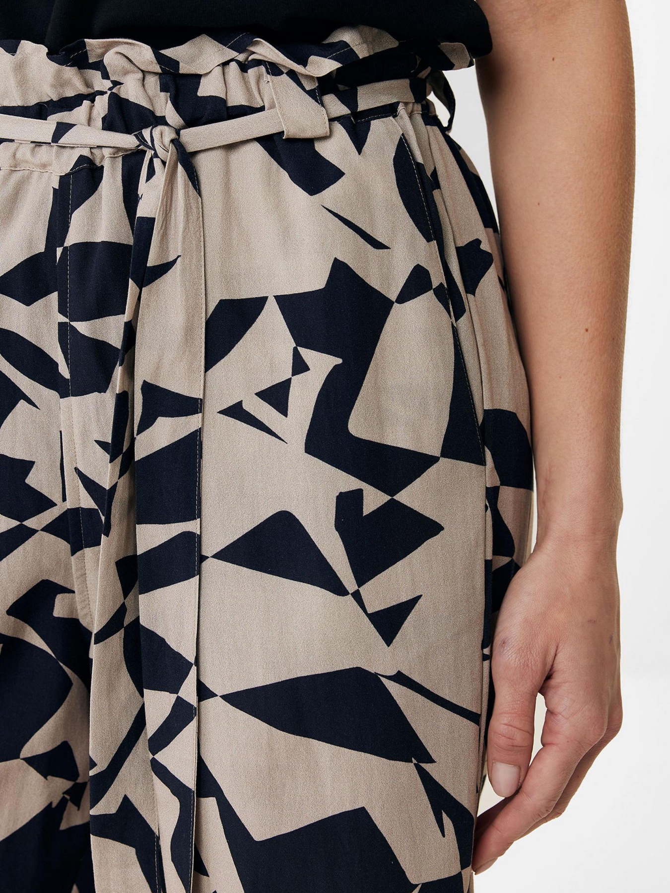 Повсякденні шорти MEXX модель TU1643033W Фото