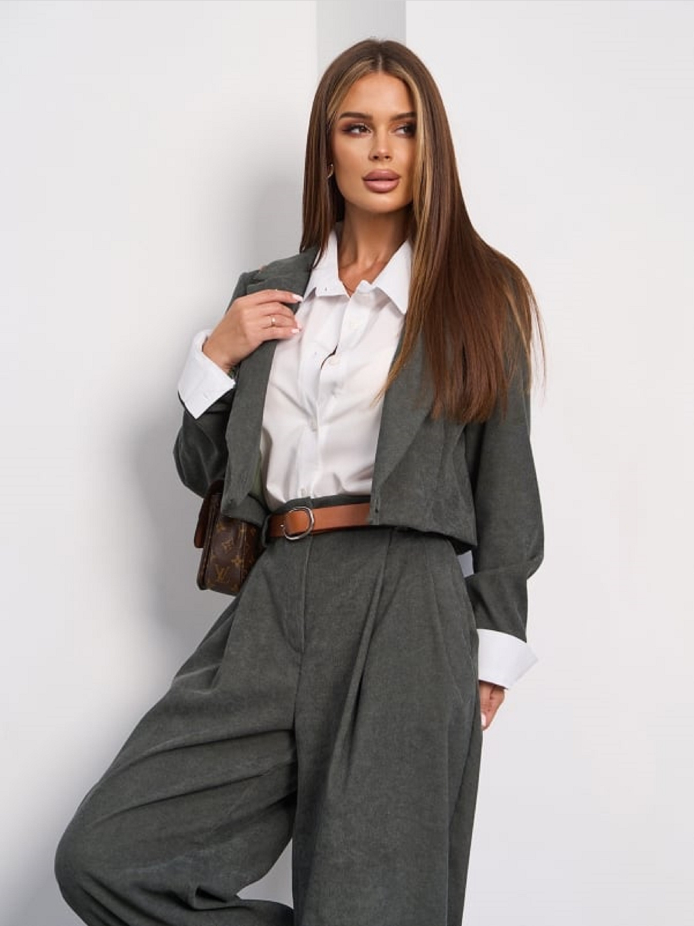 Деловой костюм ISSA Plus модель 15023A_хаки Фото