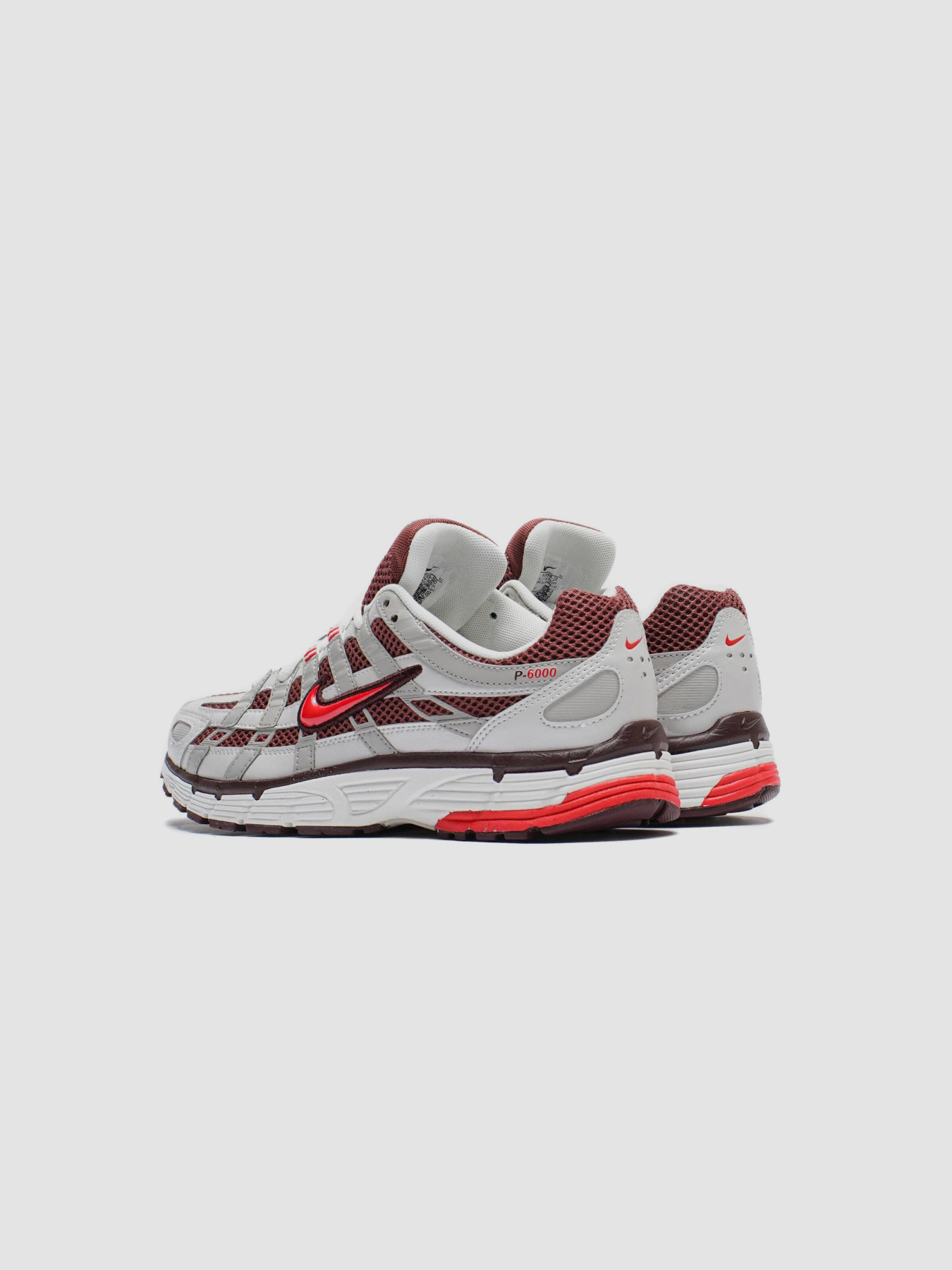 Кросівки NIKE P-6000 модель HJ9598-100 Фото