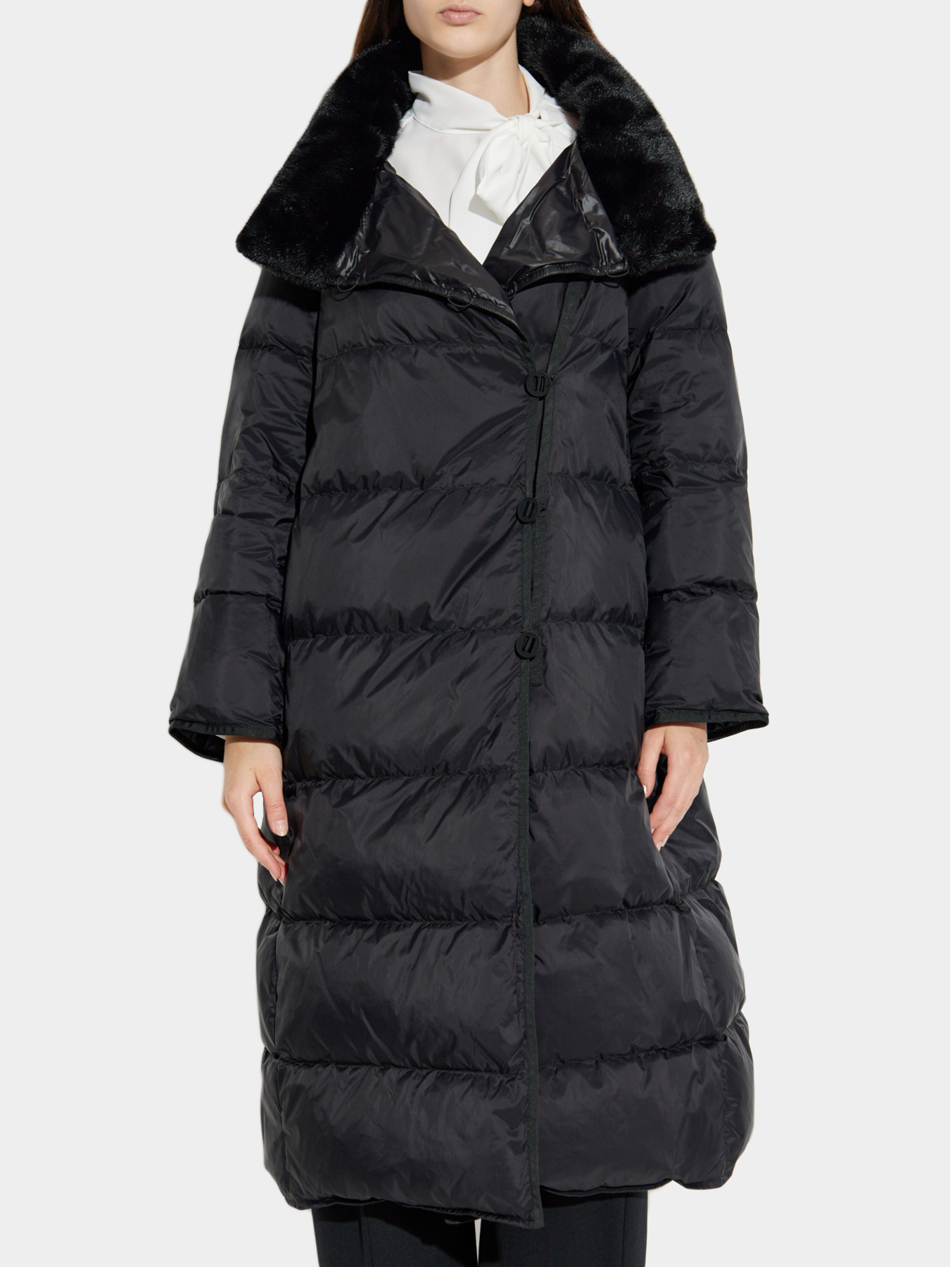 Куртки и дубленки Emporio Armani модель EW001395-AF12645-UC001 Фото