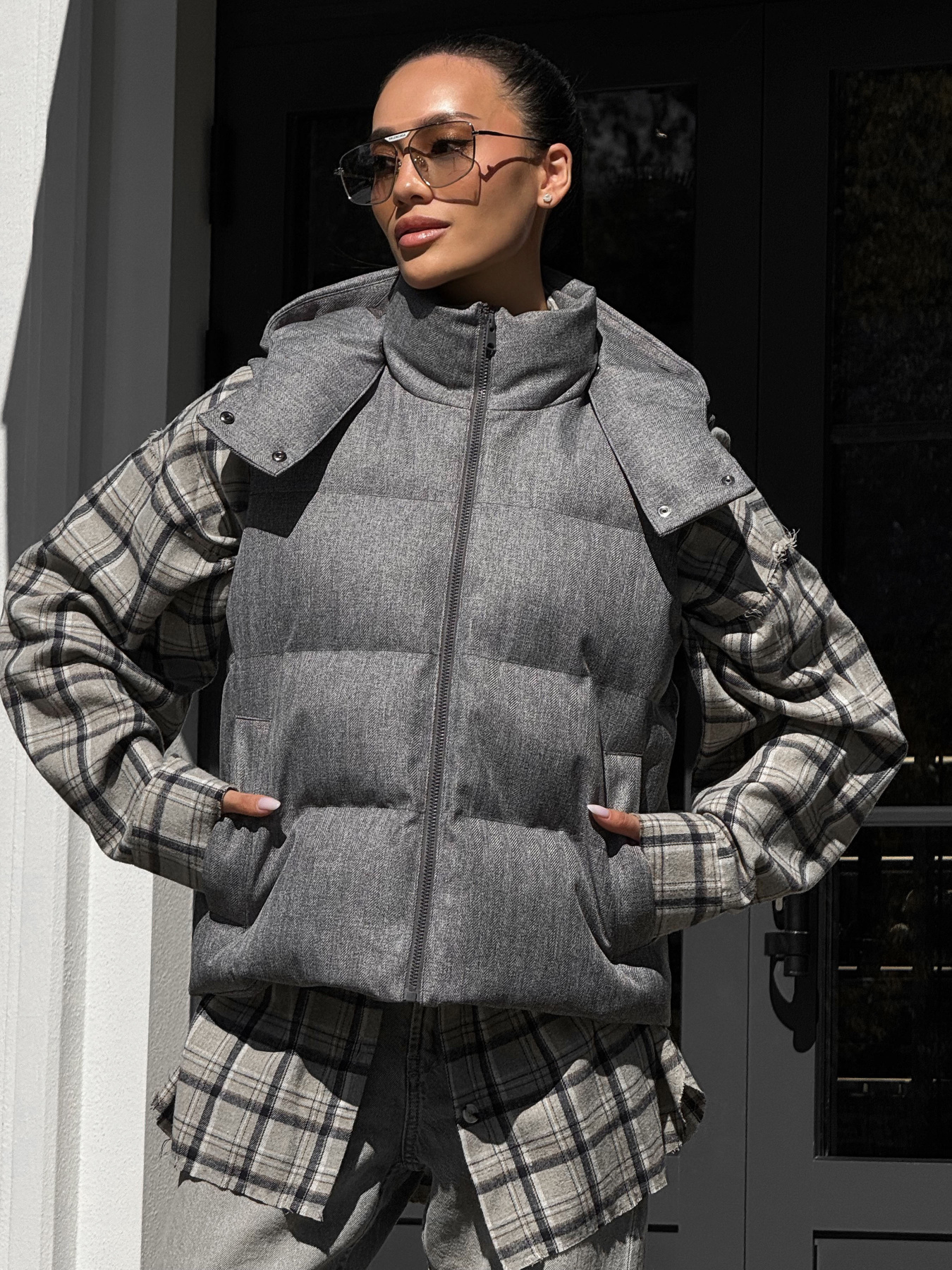 Утепленный жилет Jadone Fashion модель Zhylet_Ark_siryy Фото