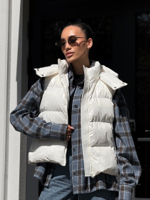 Утепленный жилет Jadone Fashion модель Zhylet_Kul_bile Утепленный жилет Jadone Fashion модель Zhylet_Kul_bile Фото