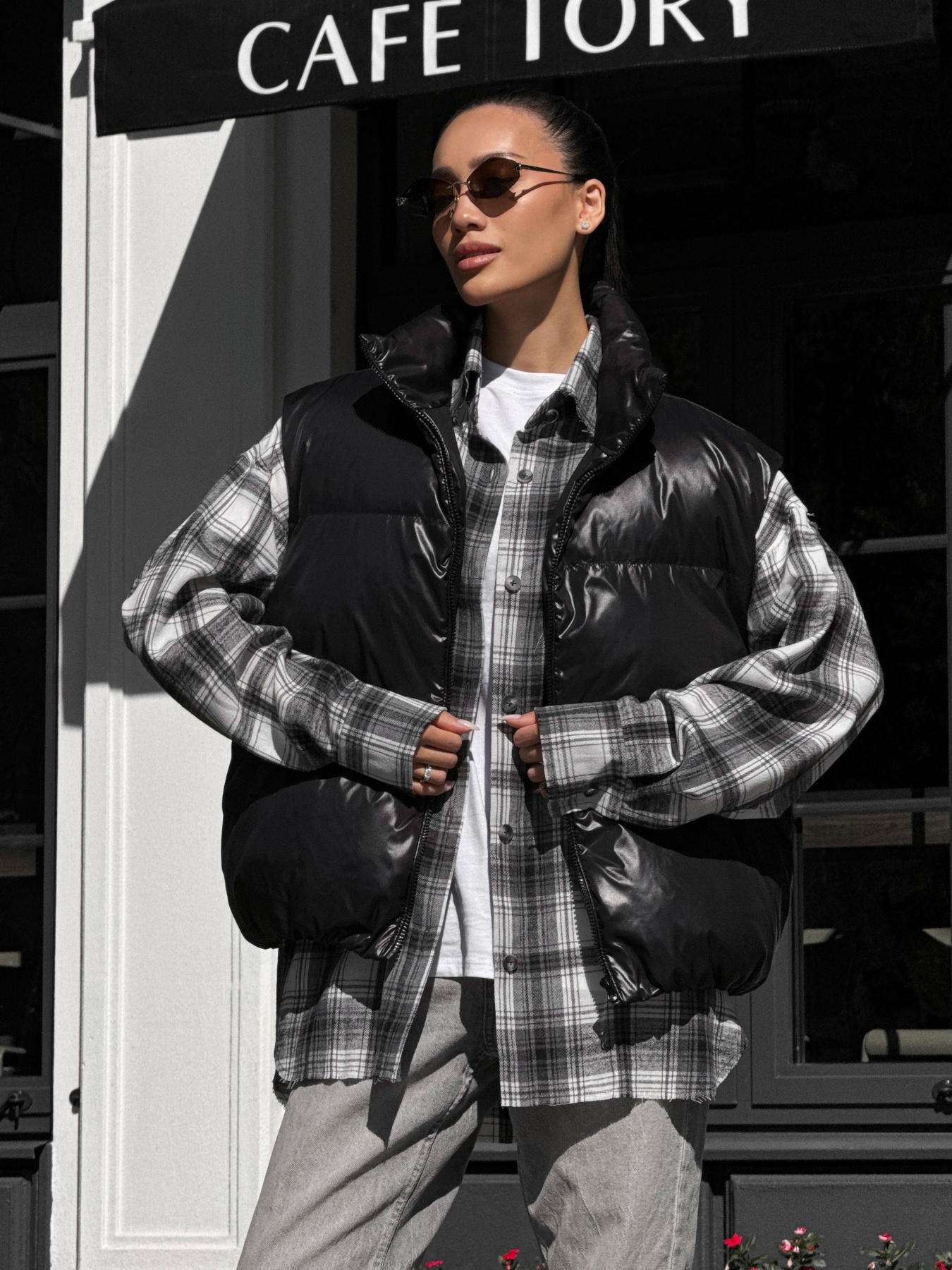 Жилет с утеплителем Jadone Fashion модель Zhylet_Hat_chorne Фото