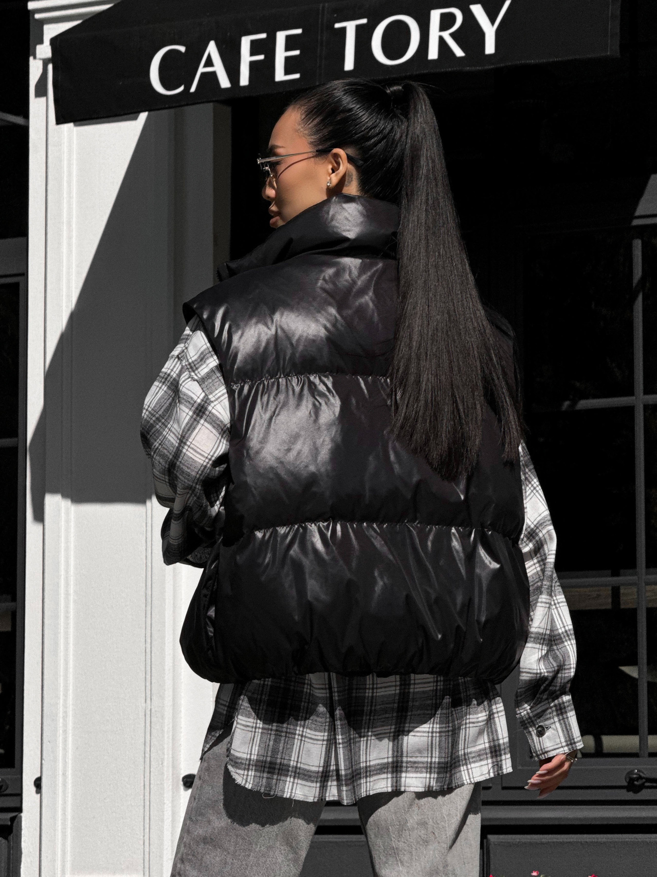 Жилет с утеплителем Jadone Fashion модель Zhylet_Hat_chorne Фото