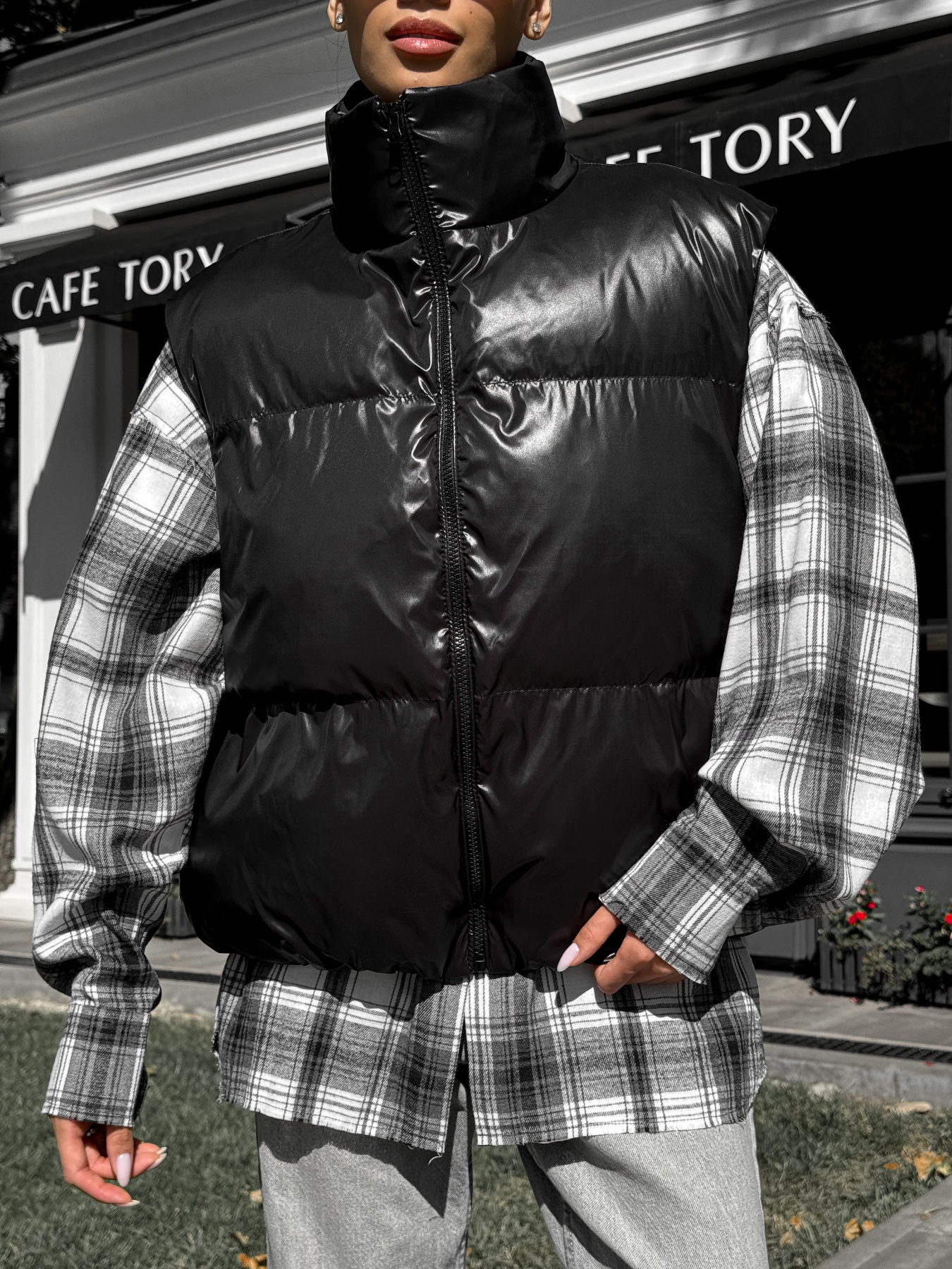 Жилет с утеплителем Jadone Fashion модель Zhylet_Hat_chorne Фото