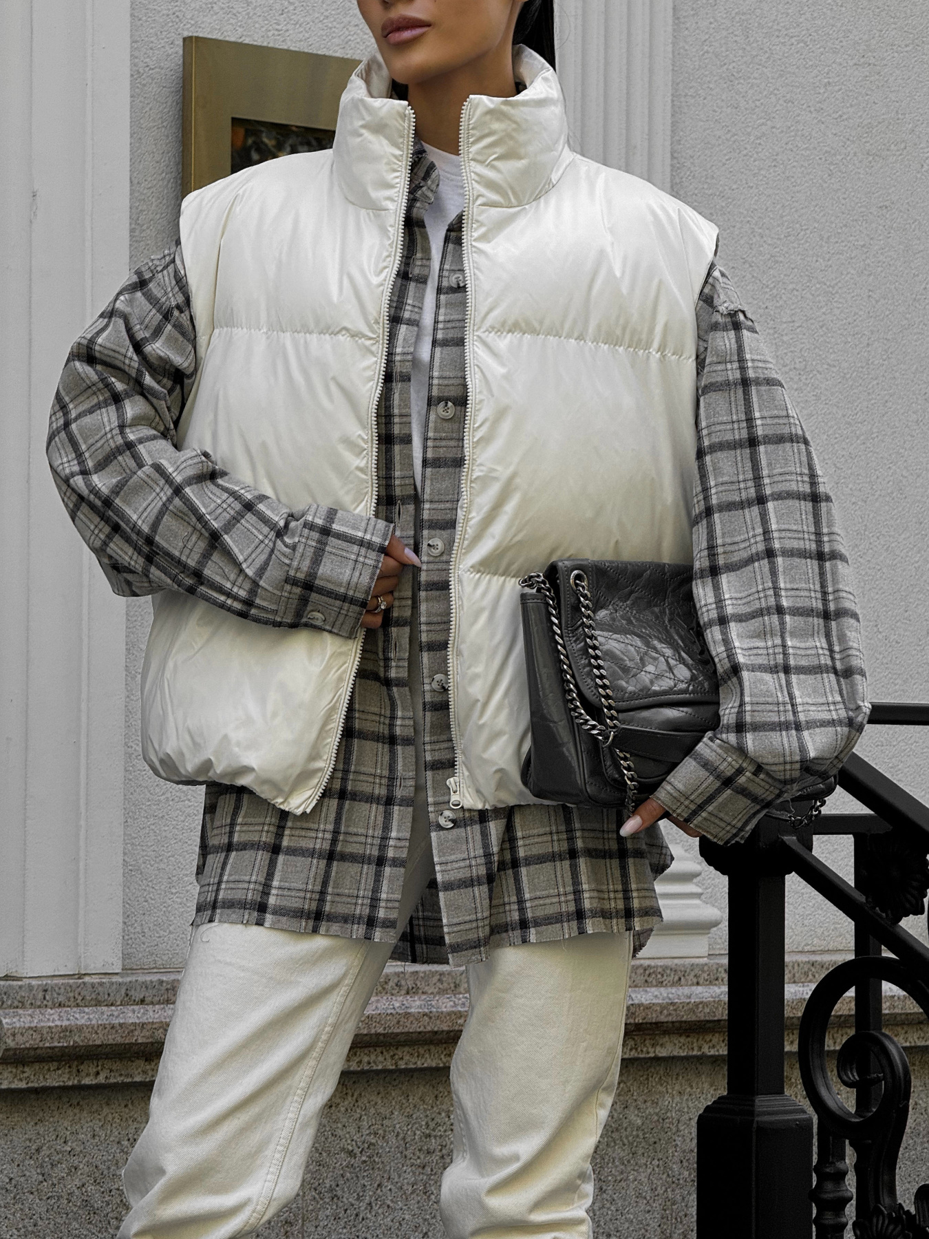 Утепленный жилет Jadone Fashion модель Zhylet_Hat_moloko Фото