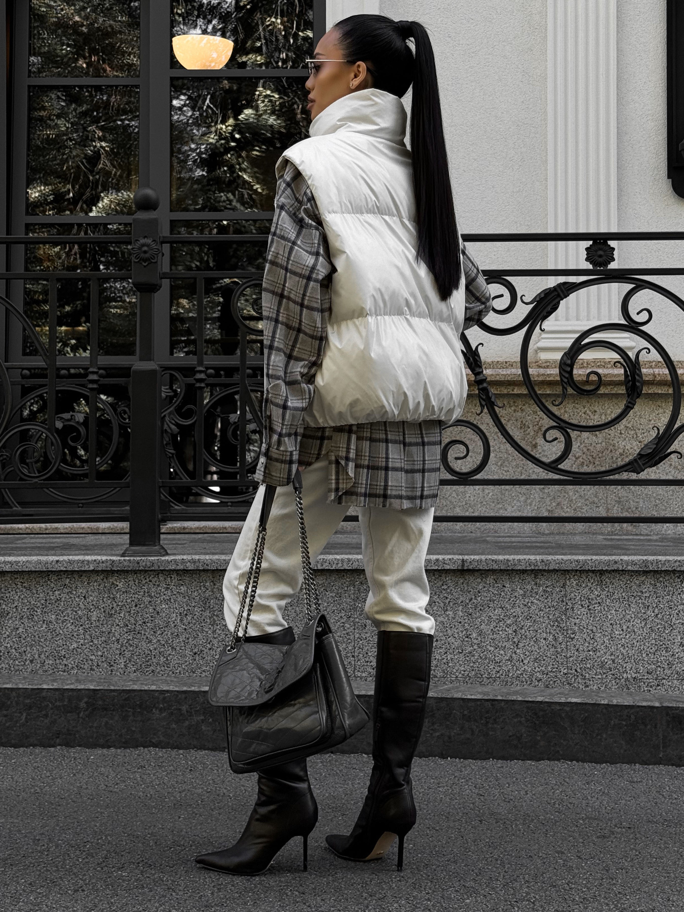 Утепленный жилет Jadone Fashion модель Zhylet_Hat_moloko Фото