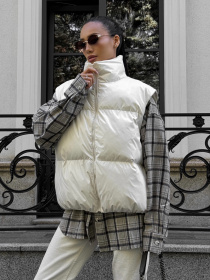 Утепленный жилет Jadone Fashion модель Zhylet_Hat_moloko Фото