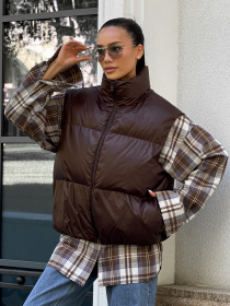 Жилет с утеплителем Jadone Fashion модель Zhylet_Hat_choko Фото