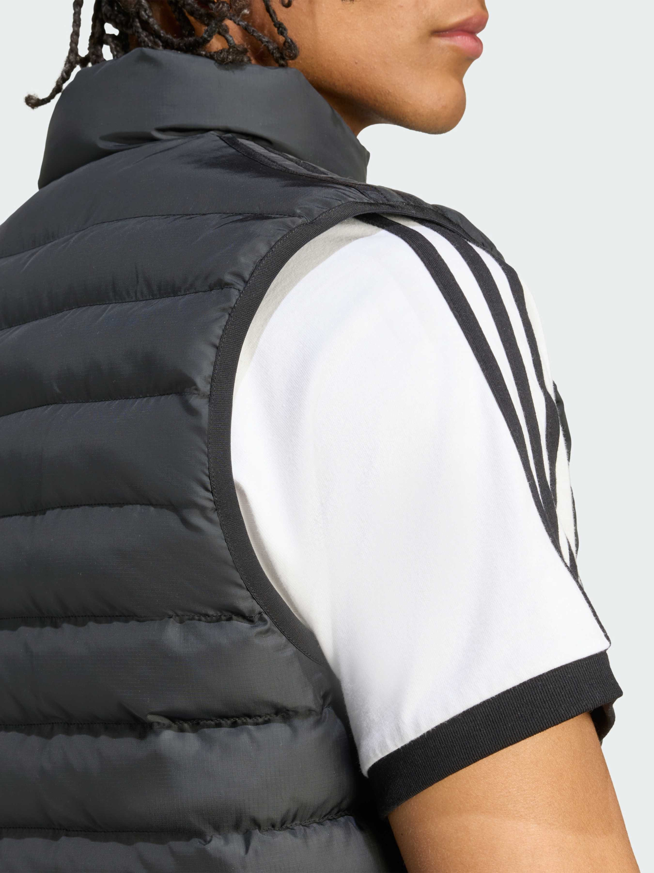 Утеплений жилет Adidas модель JW5845 Утеплений жилет Adidas модель JW5845 Фото