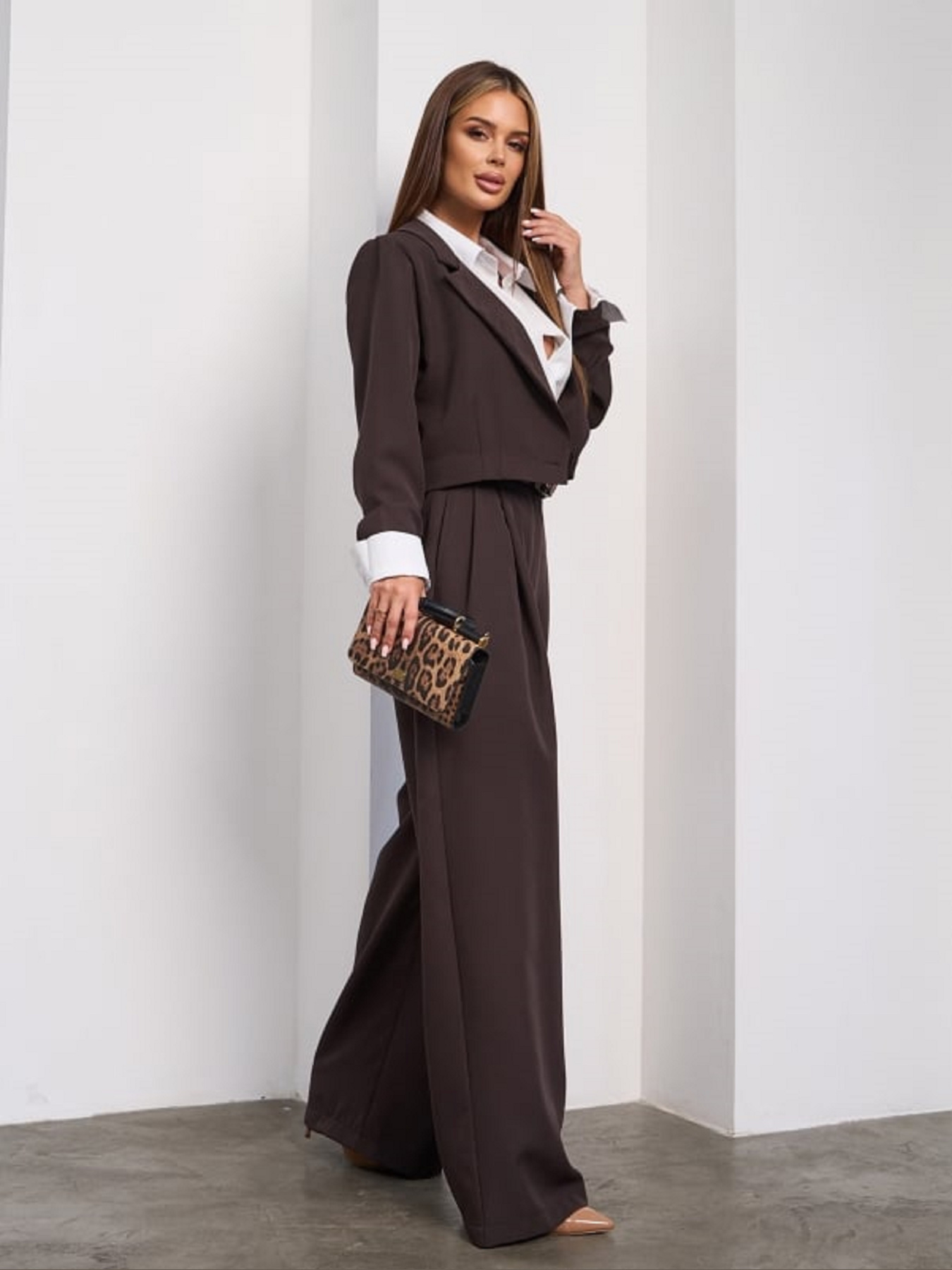 Деловой костюм ISSA Plus модель 14843_темно_коричневый Фото