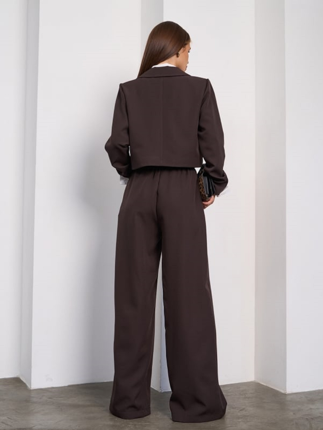 Деловой костюм ISSA Plus модель 14843_темно_коричневый Фото