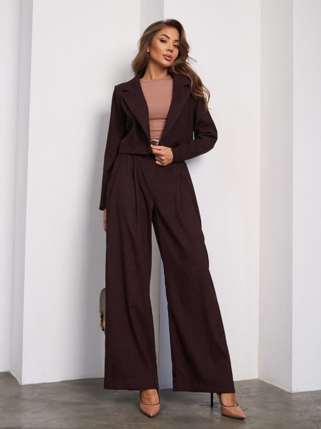 Деловой костюм ISSA Plus модель 15023A_темно_коричневый Фото