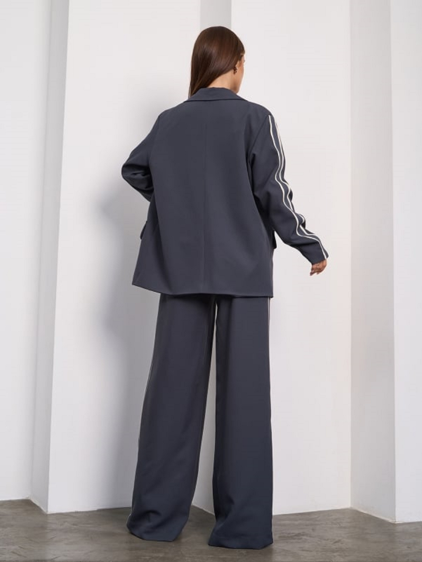 Деловой костюм ISSA Plus модель SA-659_темно_серый Фото