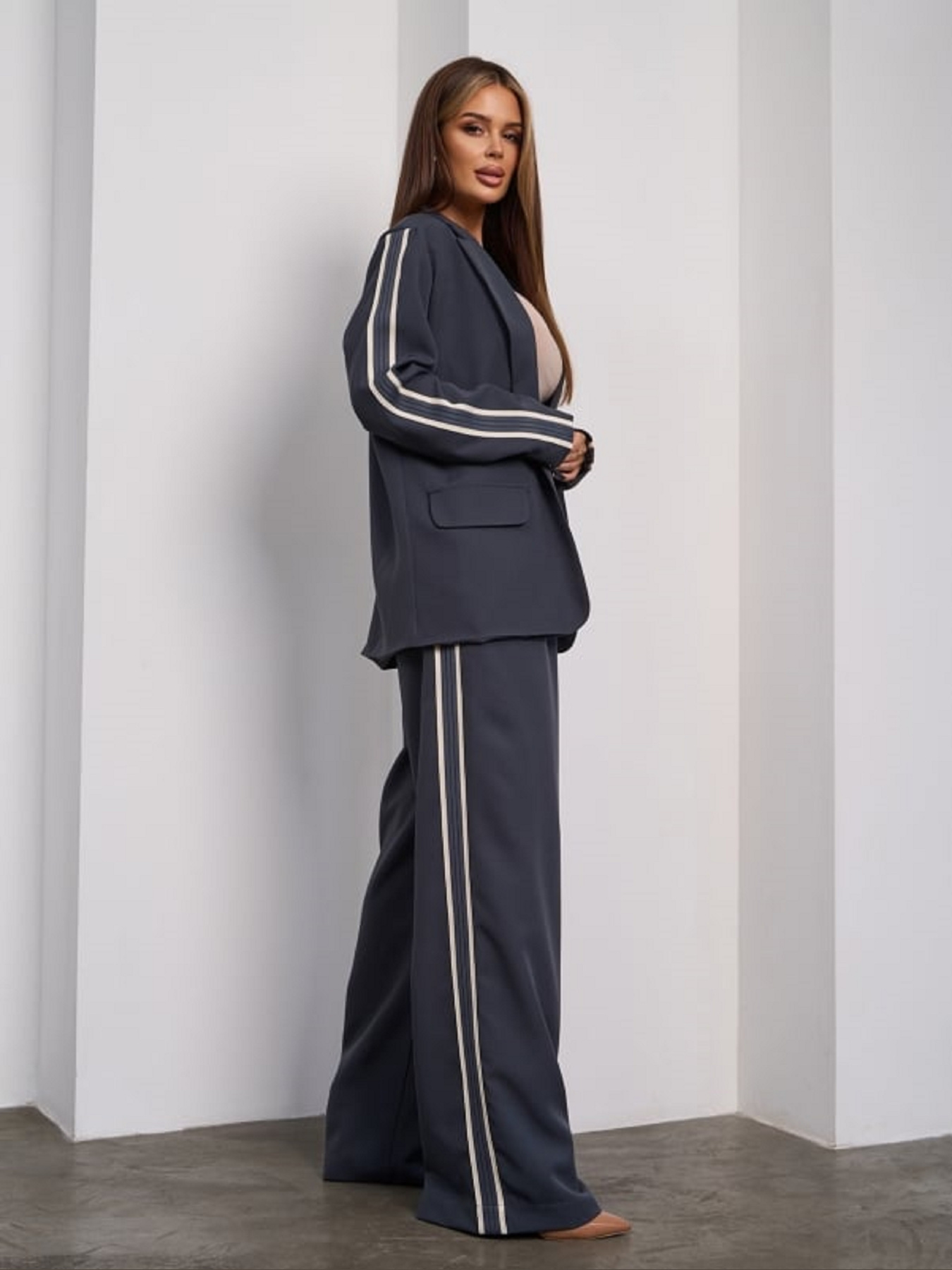 Деловой костюм ISSA Plus модель SA-659_темно_серый Фото