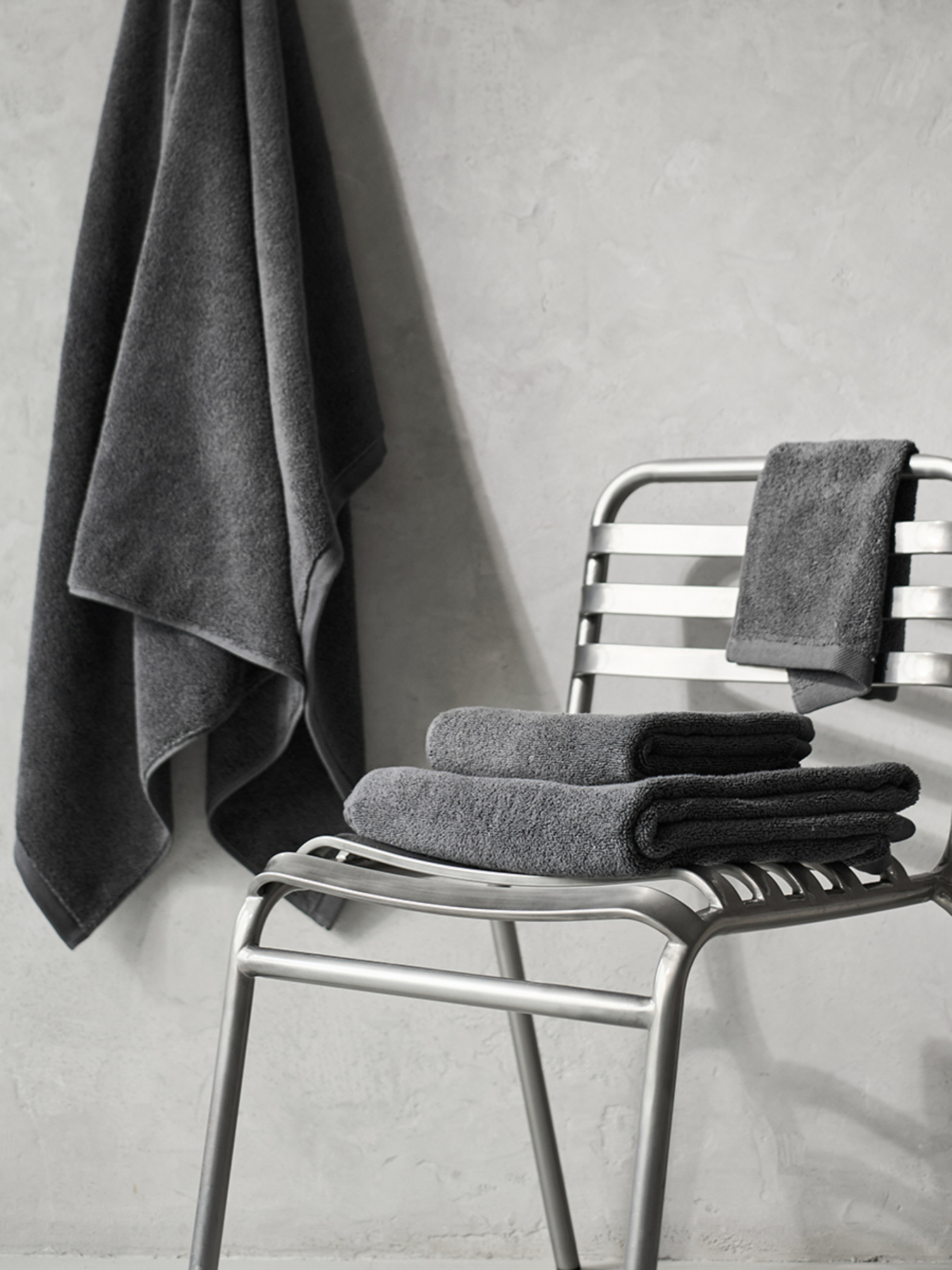 Полотенце из натурального хлопка "Нежность" темно-серое MBM HOME модель BT-11 ANTHRACITE Фото