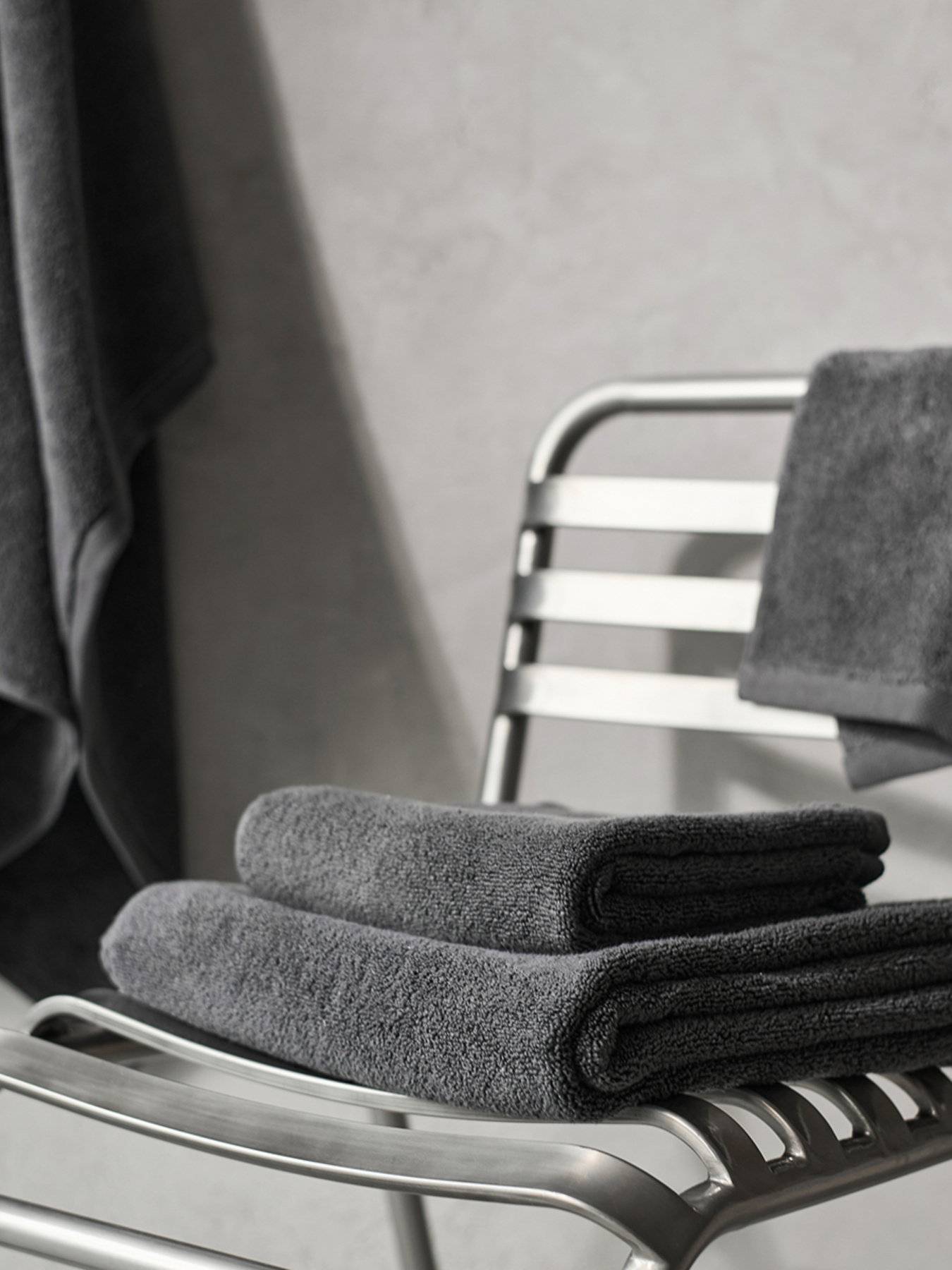 Полотенце из натурального хлопка "Нежность" темно-серое MBM HOME модель BT-11 ANTHRACITE Фото