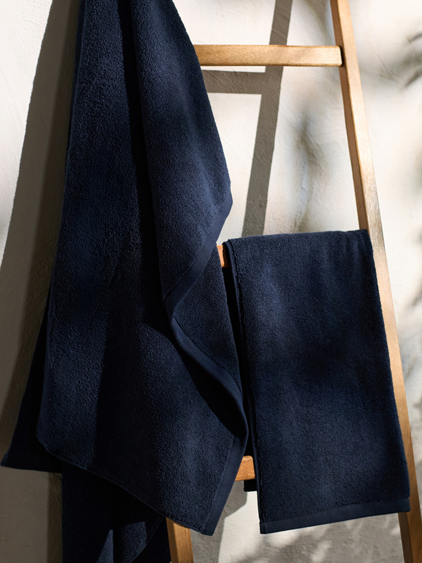 Полотенце из натурального хлопка "Нежность" темно-синее MBM MY HOME модель BT-11 DARK BLUE Фото