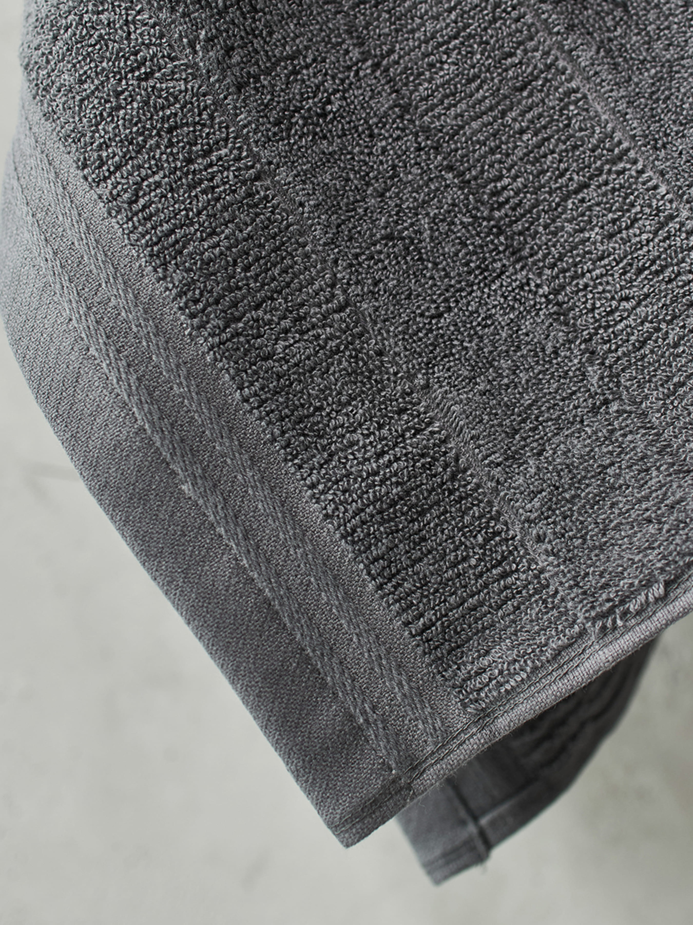 Полотенце из натурального хлопка "Вдохновение" темно-серое MBM MY HOME модель BT-12 ANTHRACITE Фото