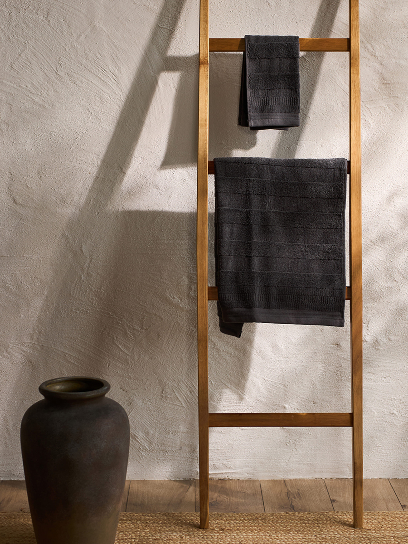 Полотенце из натурального хлопка "Вдохновение" темно-серое MBM HOME модель BT-12 ANTHRACITE Фото