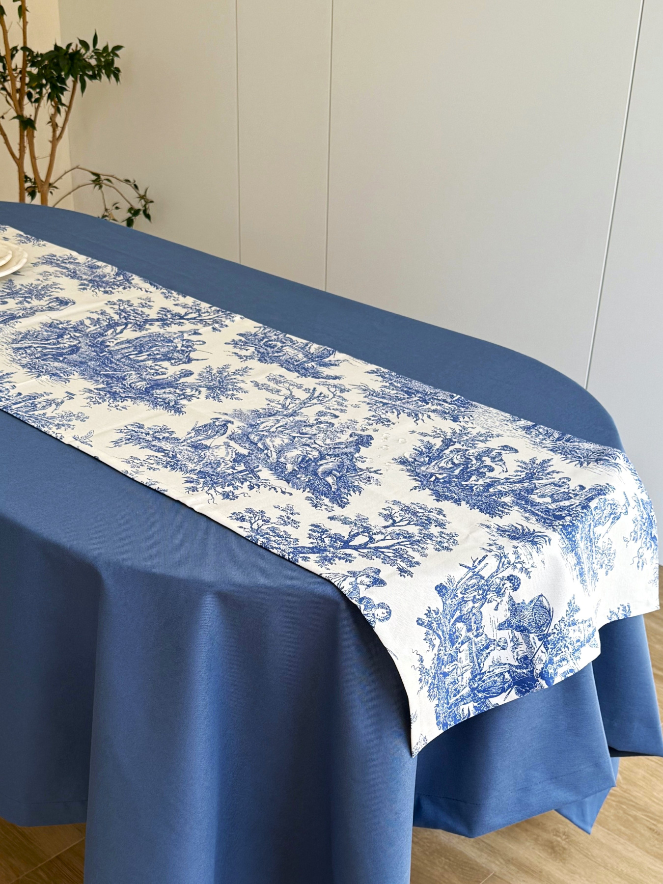 Раннер-дорожка для обеденного стола DUCK водоотталкивающая Italiano Blue Ecotton модель 25326 Раннер-дорожка для обеденного стола DUCK водоотталкивающая Italiano Blue Ecotton модель 25326 Фото