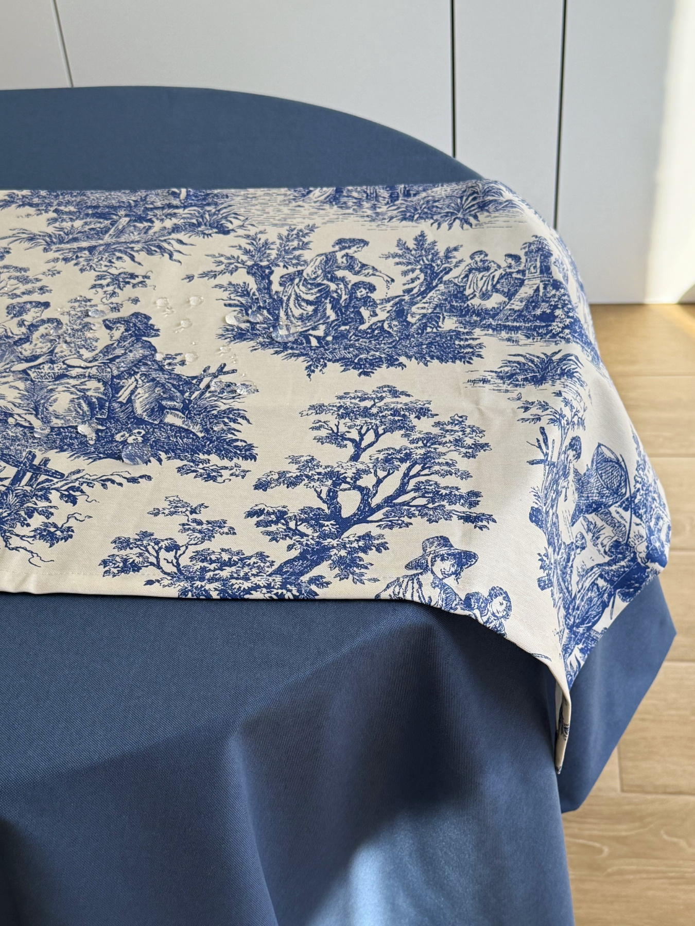 Раннер-дорожка для обеденного стола DUCK водоотталкивающая Italiano Blue Ecotton модель 25326 Раннер-дорожка для обеденного стола DUCK водоотталкивающая Italiano Blue Ecotton модель 25326 Фото