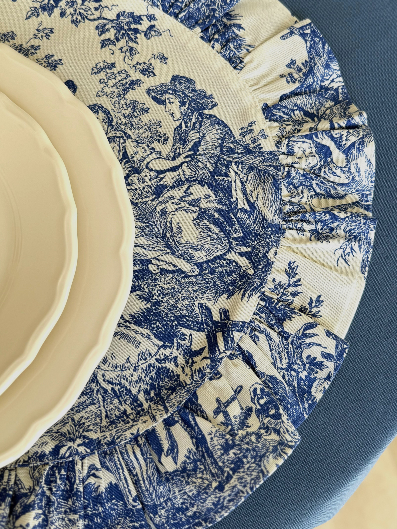 Серветка сервірувальна з рюшами бавовняна водовідштовхуюча Italiano Blue Ecotton модель 25325 Серветка сервірувальна з рюшами бавовняна водовідштовхуюча Italiano Blue Ecotton модель 25325 Фото