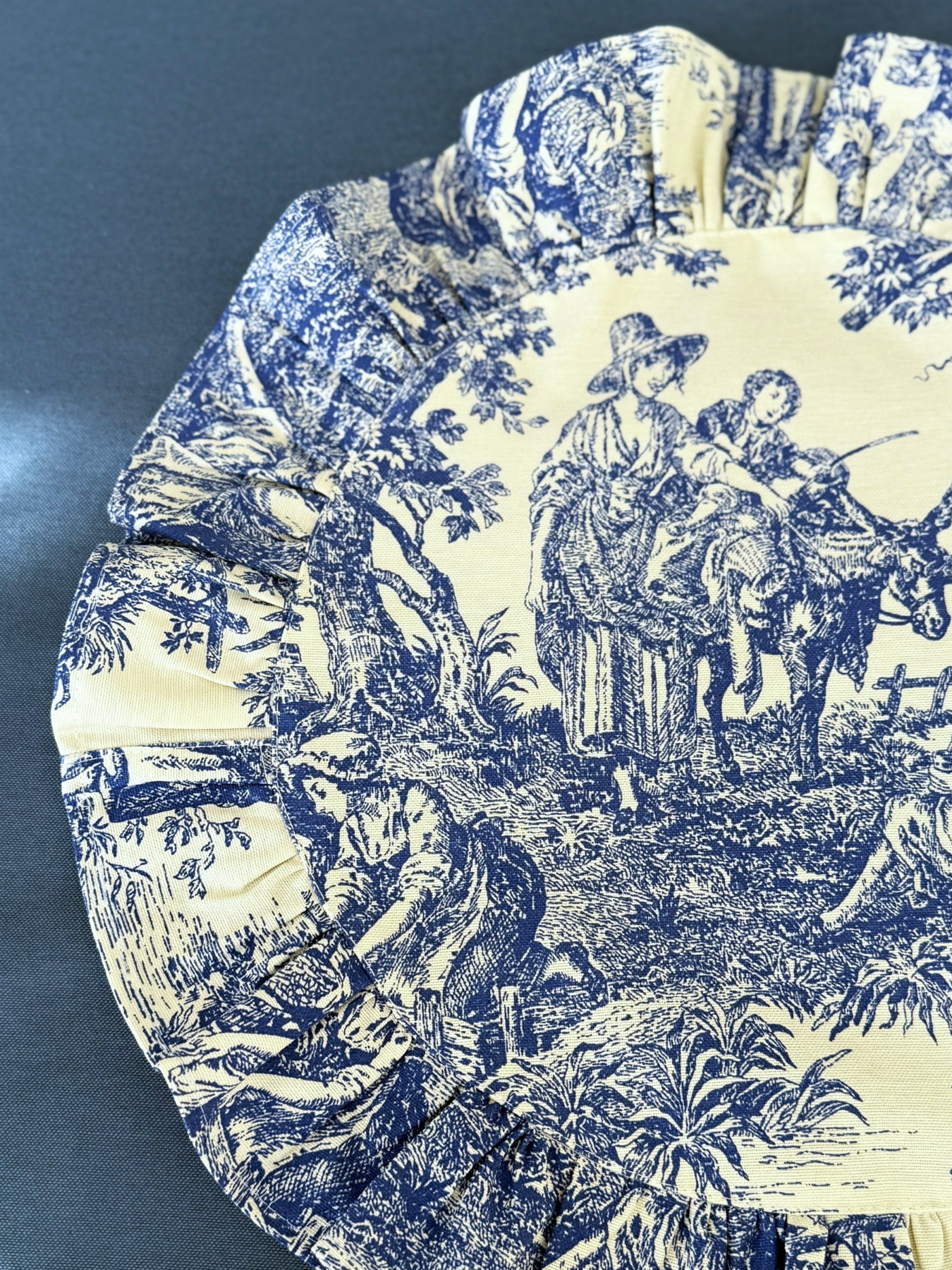 Серветка сервірувальна з рюшами бавовняна водовідштовхуюча Italiano Blue Ecotton модель 25325 Серветка сервірувальна з рюшами бавовняна водовідштовхуюча Italiano Blue Ecotton модель 25325 Фото