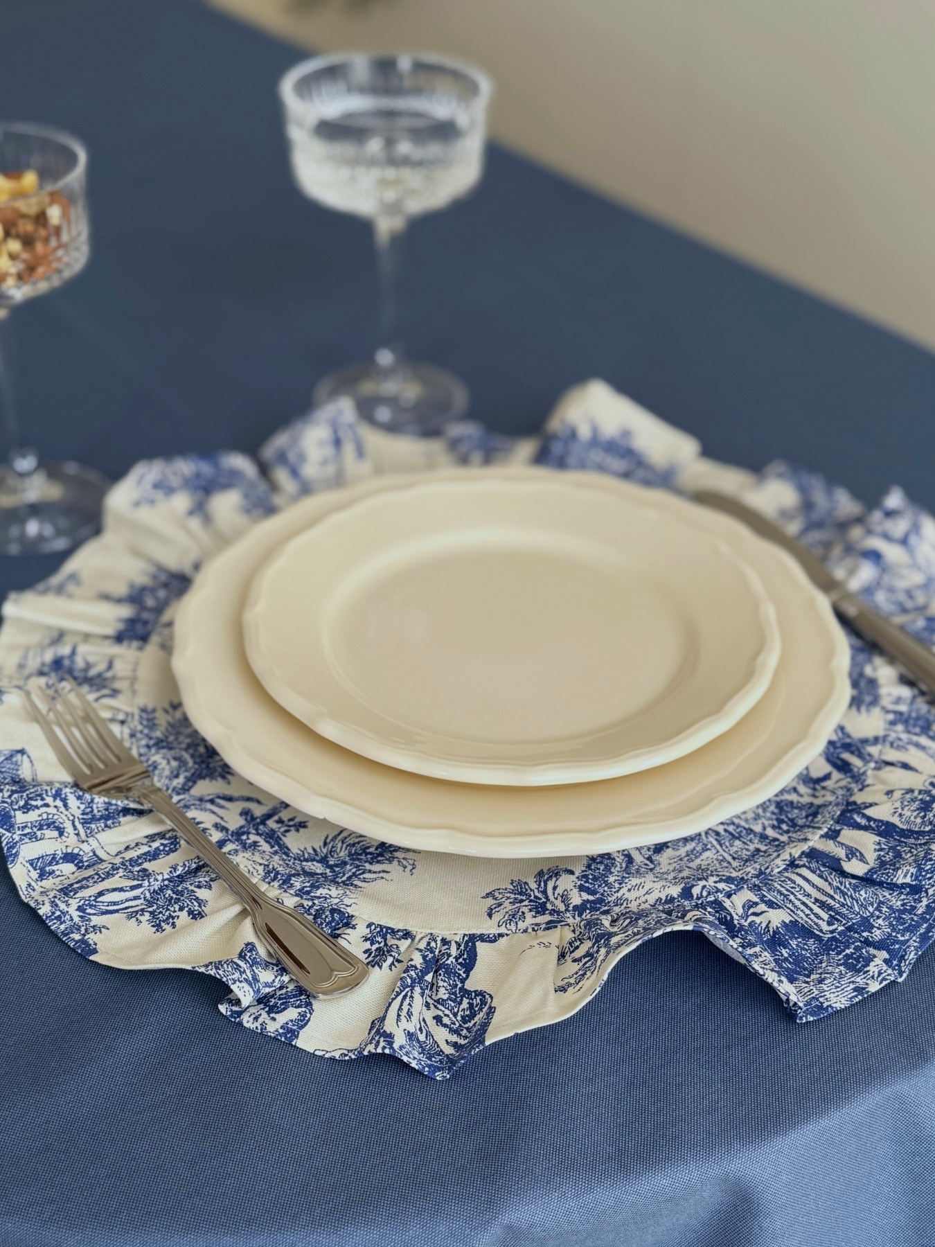 Серветка сервірувальна з рюшами бавовняна водовідштовхуюча Italiano Blue Ecotton модель 25325 Серветка сервірувальна з рюшами бавовняна водовідштовхуюча Italiano Blue Ecotton модель 25325 Фото