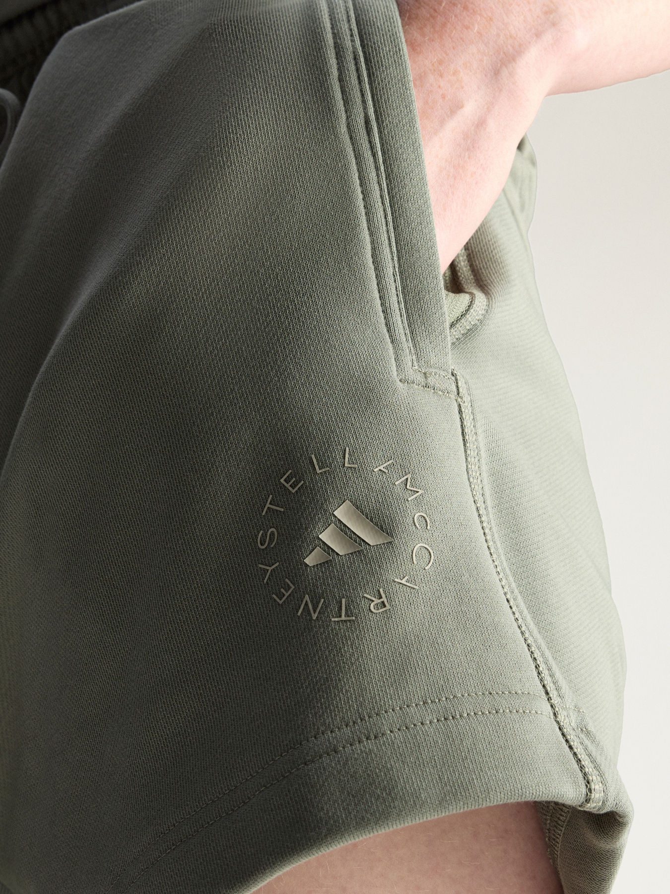 Повсякденні шорти Adidas модель JW4659 Фото