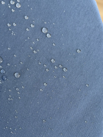 Скатертина столова із брудо- та водовідштовхувальною дією однотонна синього кольору Ecotton модель 25340 Фото