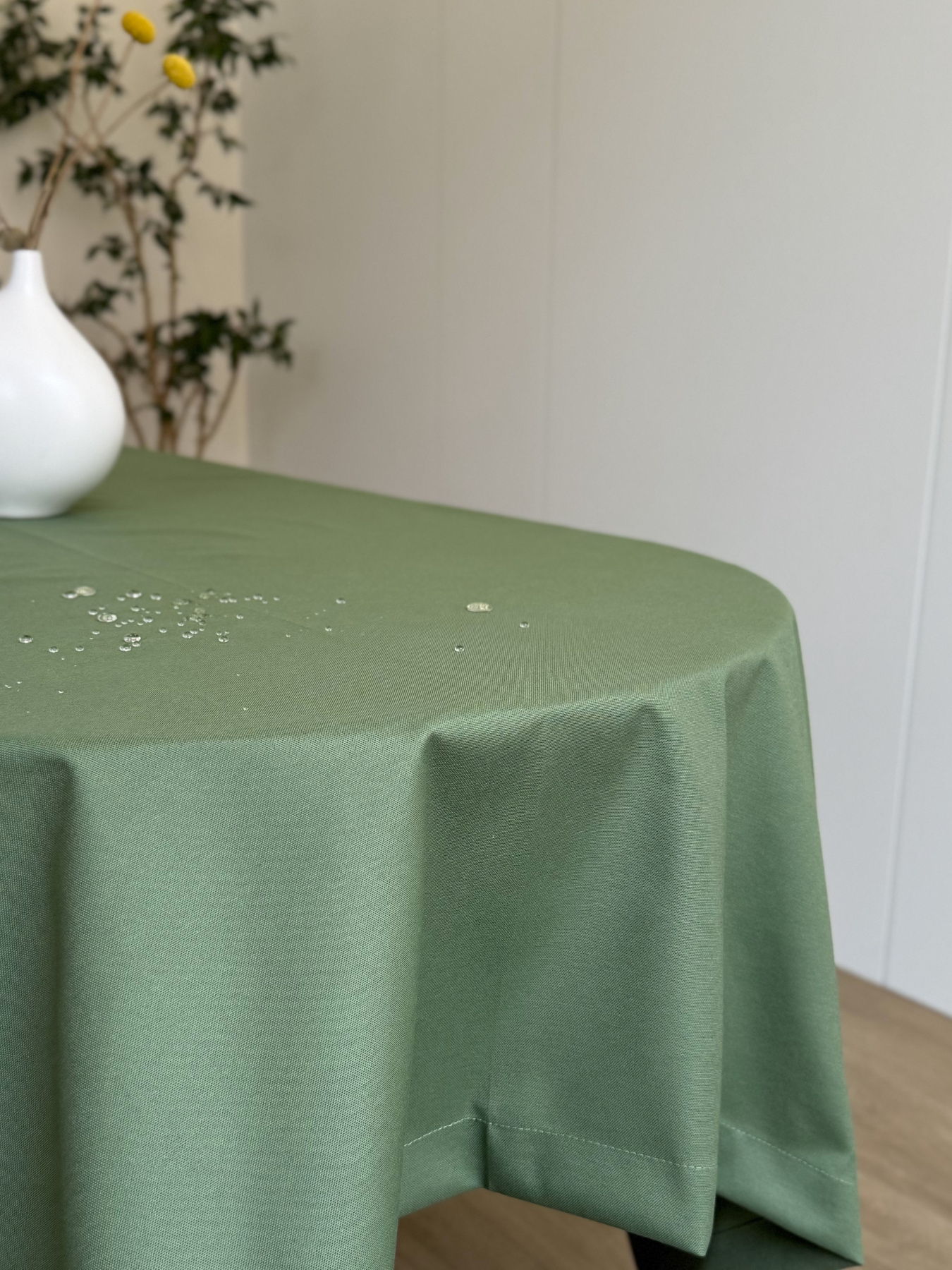 Скатертина столова із брудо- та водовідштовхувальною дією однотонна зеленого кольору Ecotton модель 25343 Фото