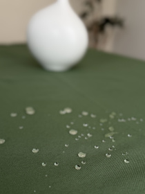 Скатертина столова із брудо- та водовідштовхувальною дією однотонна зеленого кольору Ecotton модель 25343 Фото