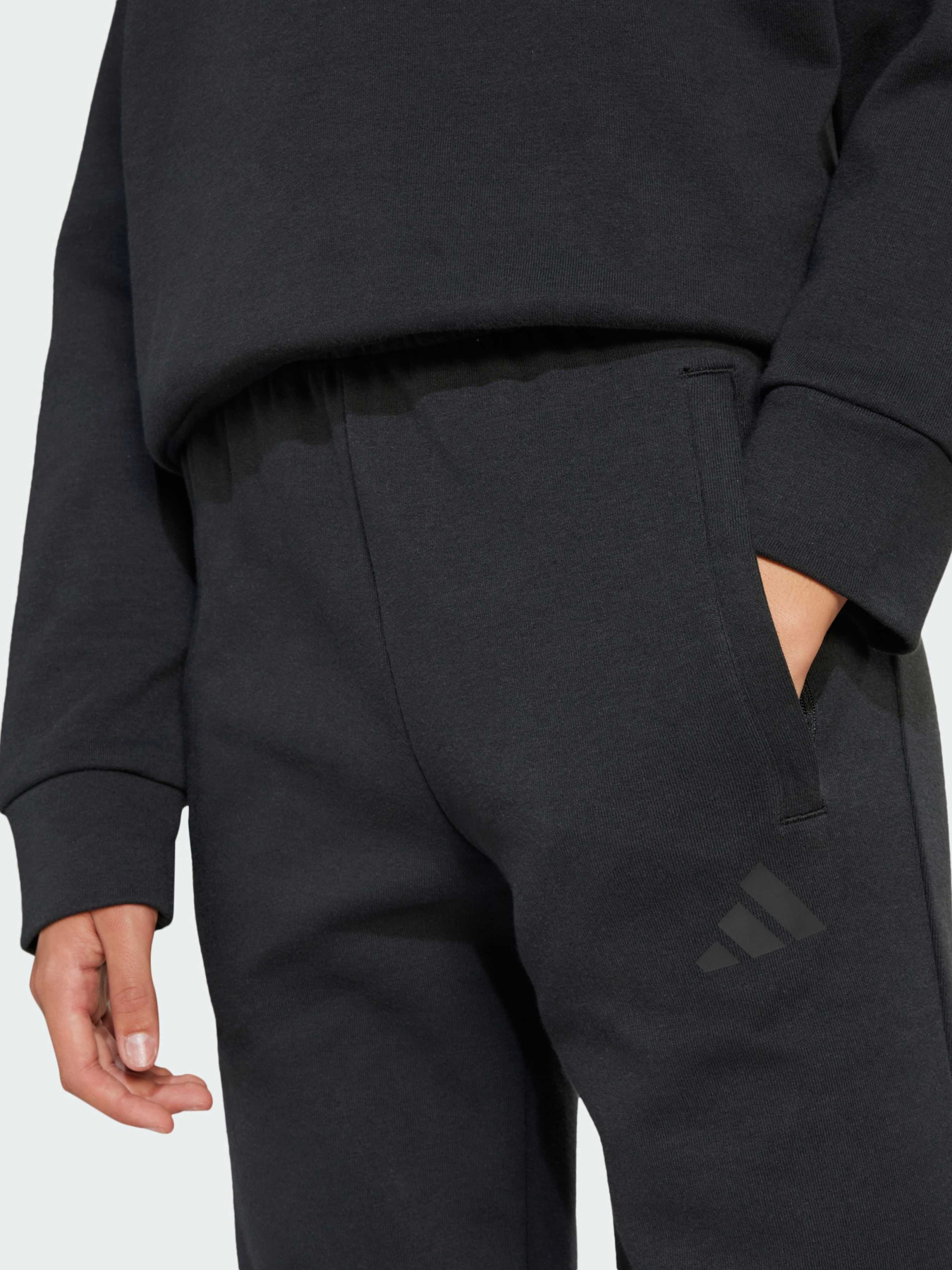 Спортивный костюм Adidas модель JJ4799 Фото