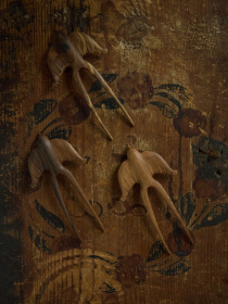 Дерев’яна шпилька для волосся «Ластівка» GNIZDO модель WHPS Фото