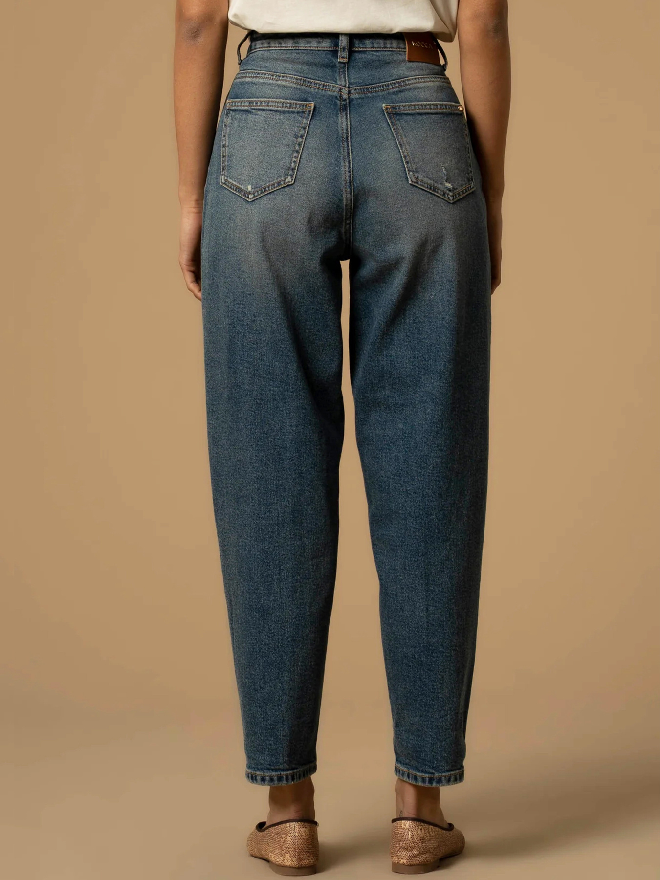 Бойфренди KOCCA модель A25PPD7595ABUNL270 Фото