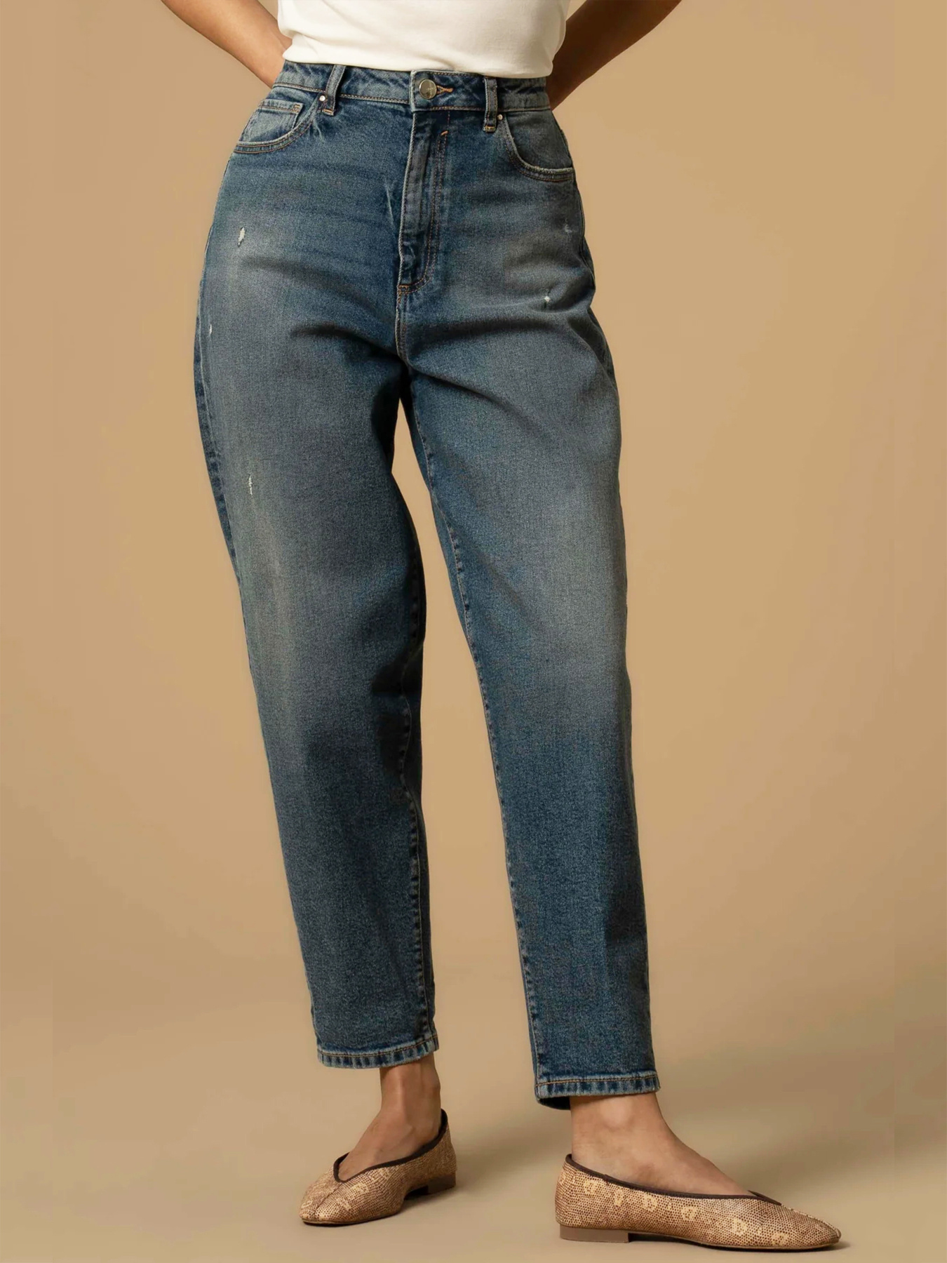 Бойфренди KOCCA модель A25PPD7595ABUNL270 Фото