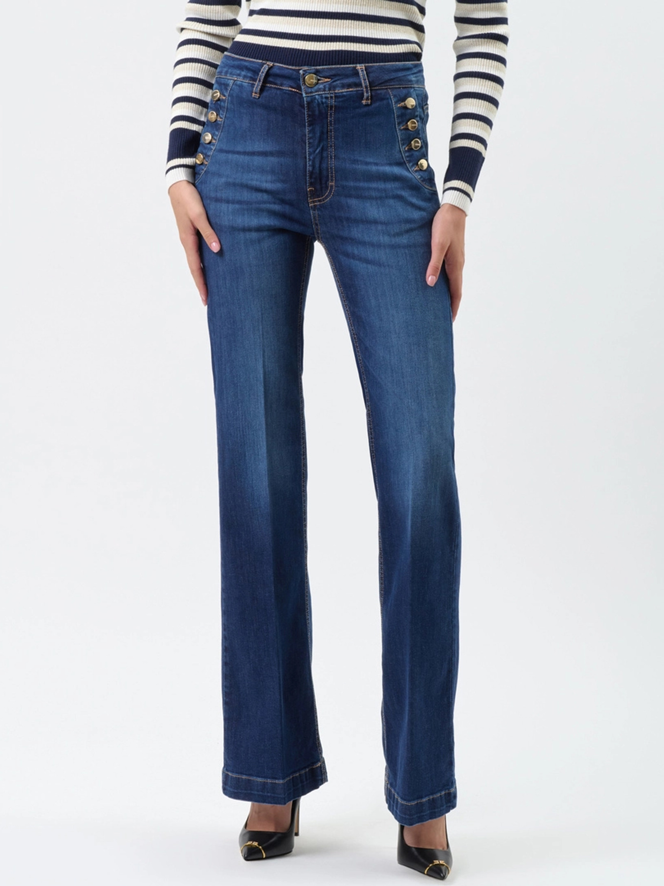 Расклешенные джинсы KOCCA модель A25PPD7724ABUNL348 Фото